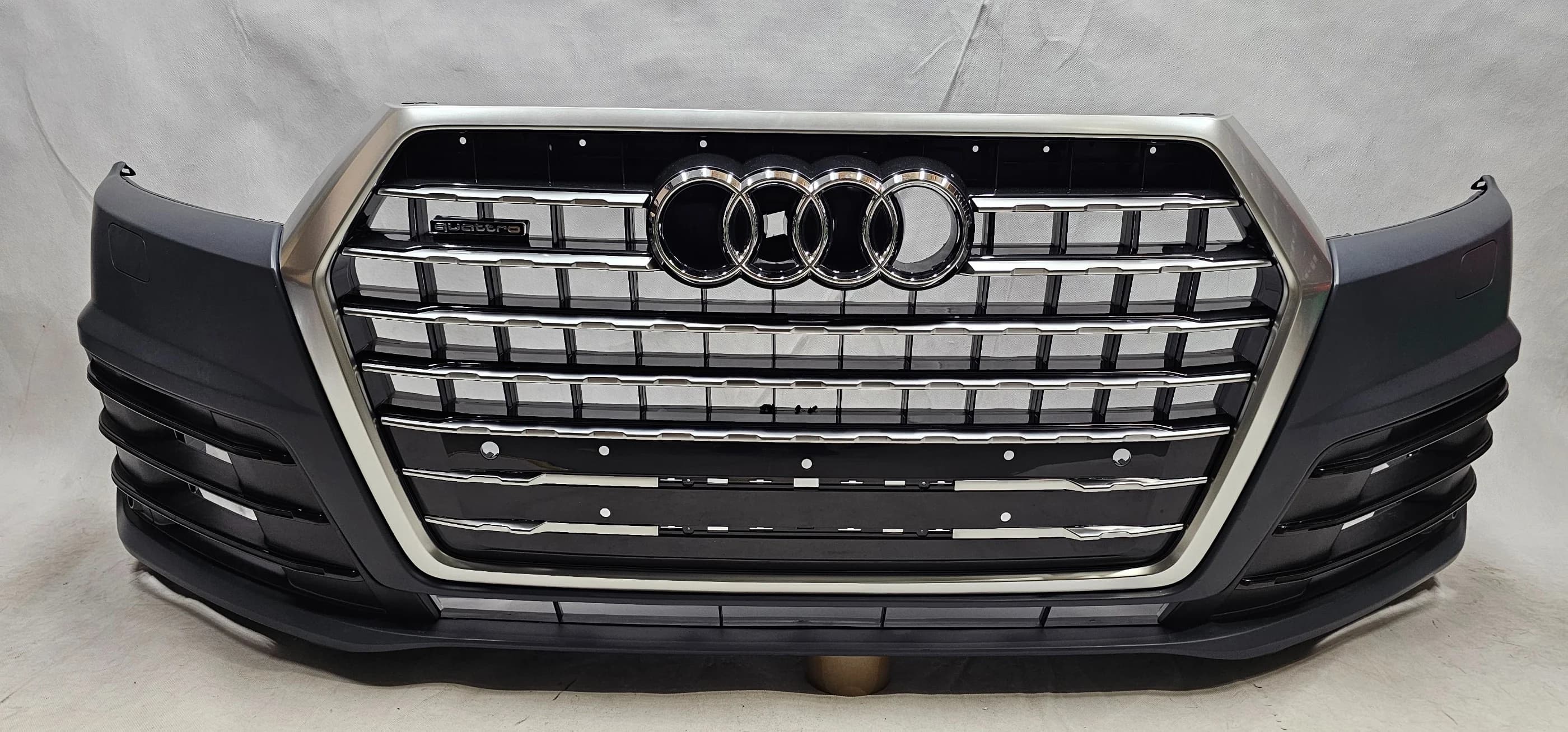 Zderzak przedni AUDI Q7 4M0 S-LINE 15-19 CHROM GOŁY