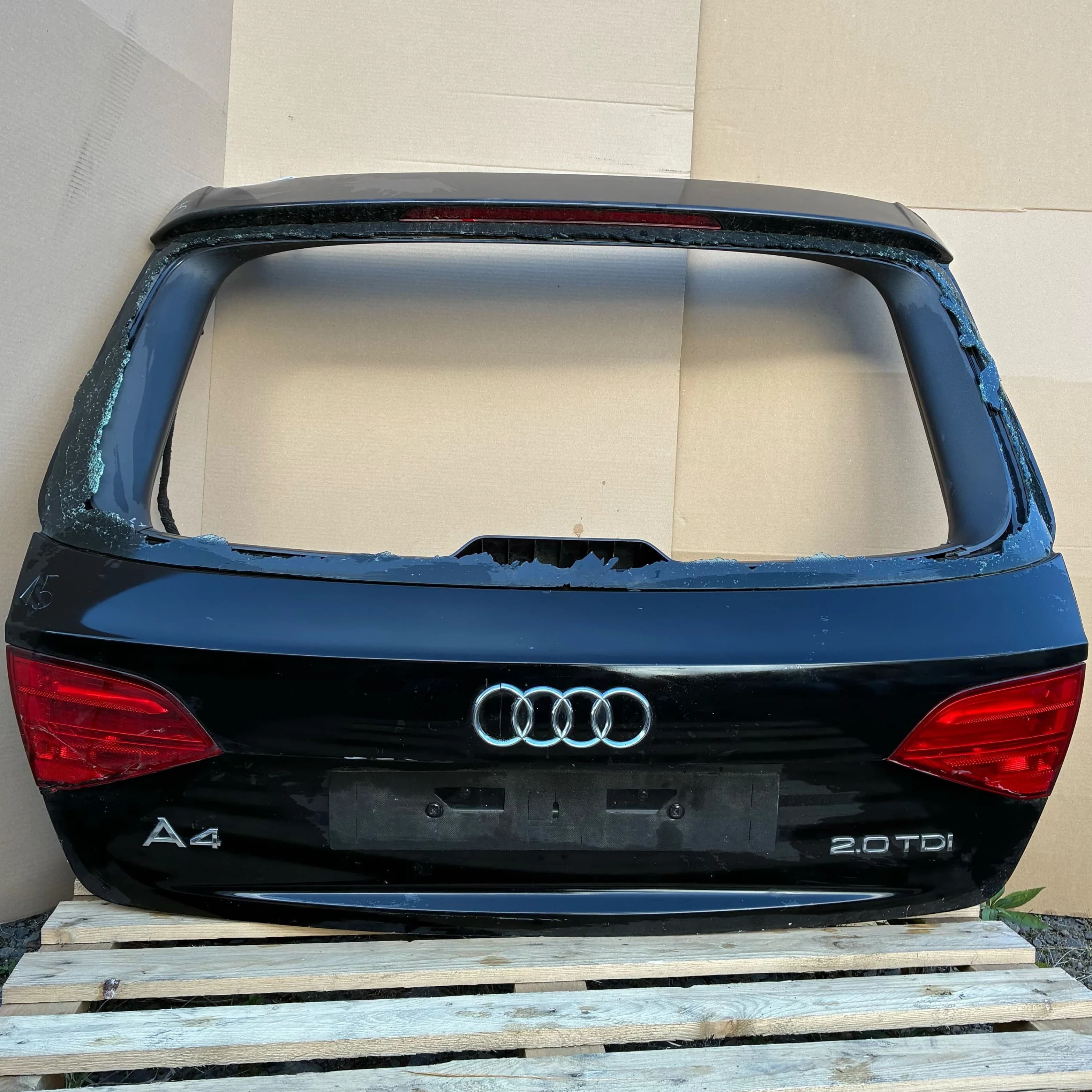 Klapa bagażnika AUDI A4 B8 AVANT 08-16r LY9B Z LAMPAMI (8K9827023)