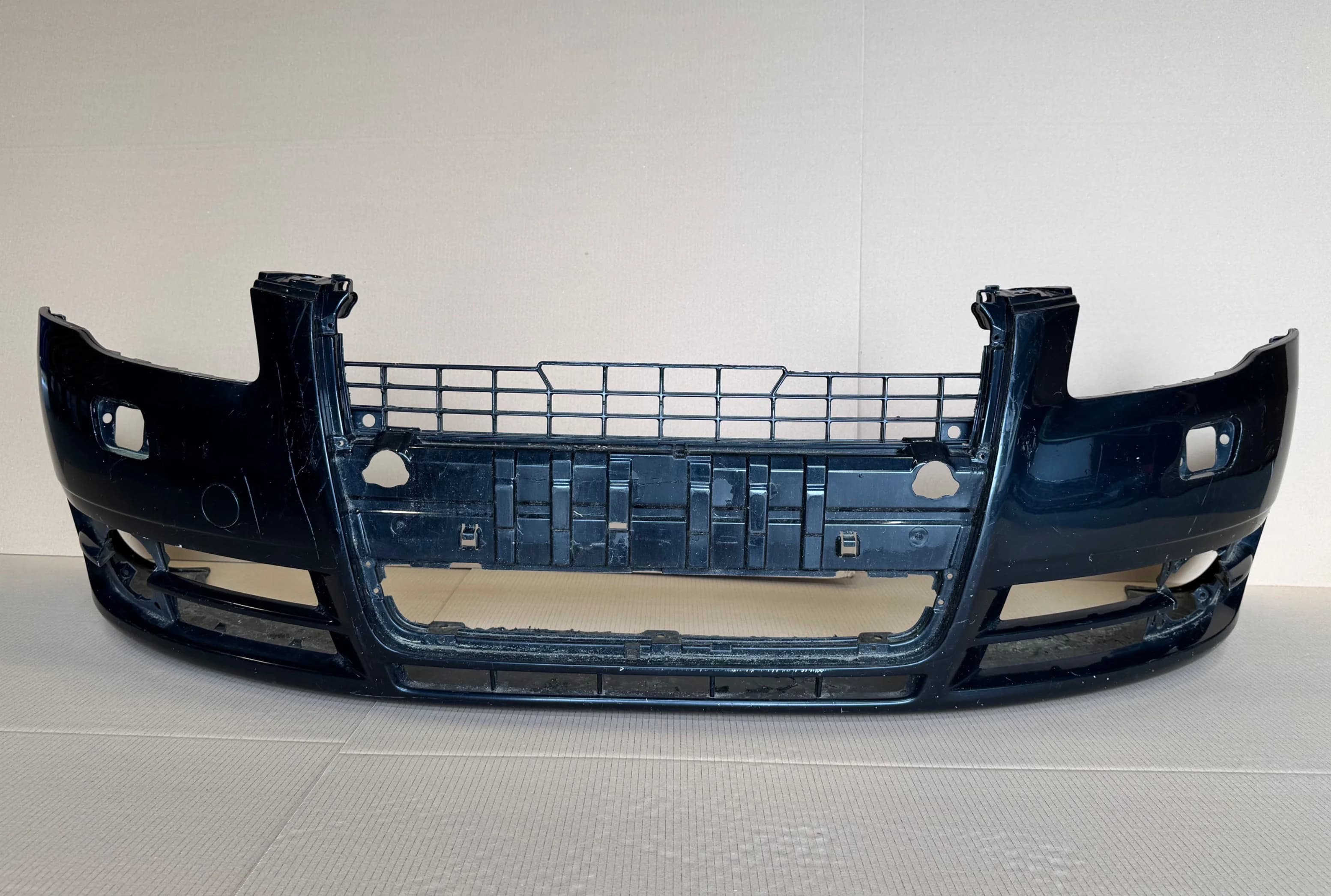 Zderzak przedni AUDI A4 B7 (8E0807437)