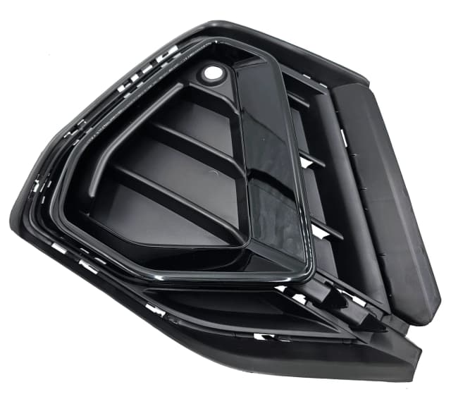 Kratka zderzaka AUDI Q3 83A S-LINE 18-21r z ramką czarną PRAWA