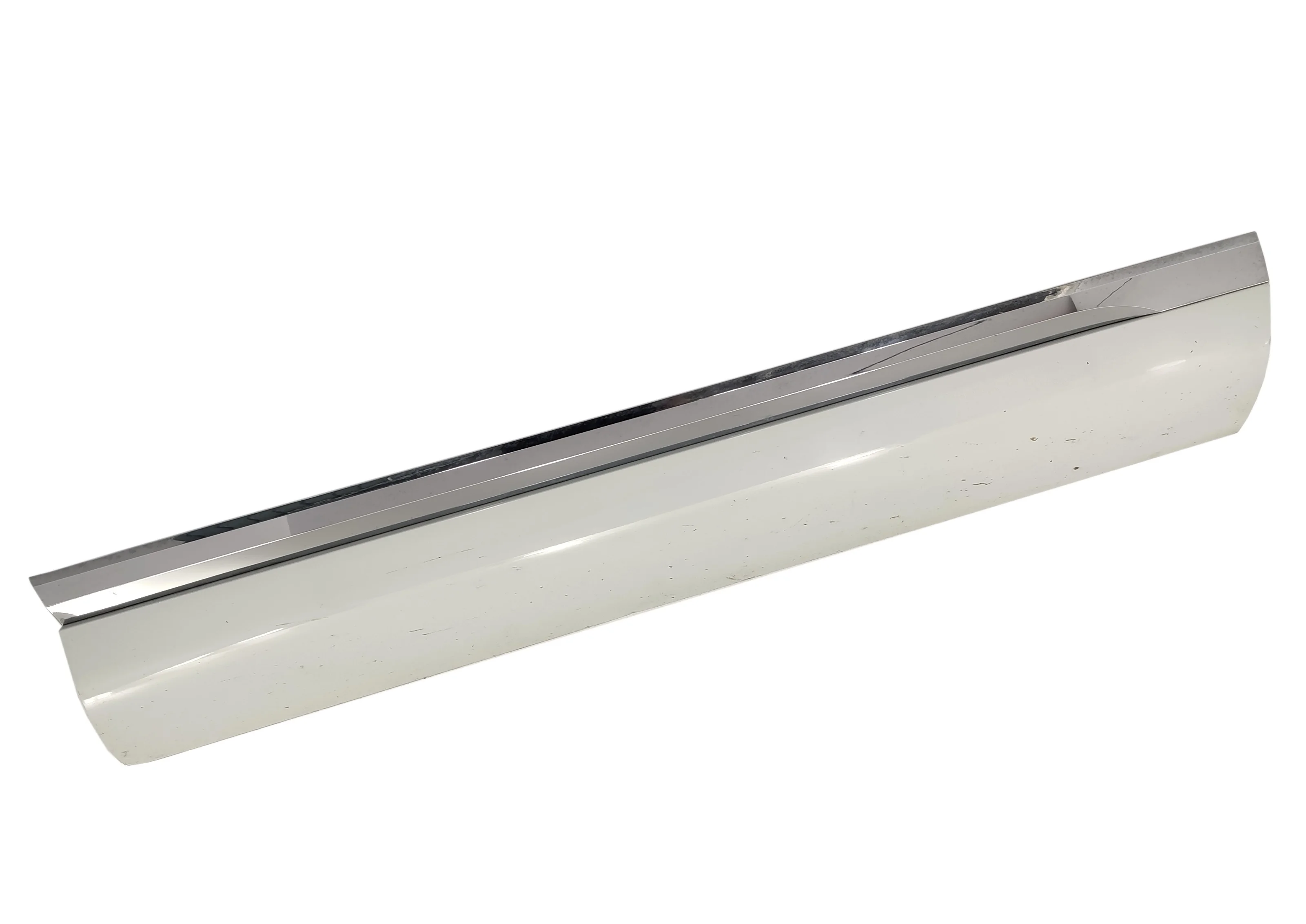 LISTWA DRZWI PRAWA PRZEDNIA VW TOUAREG 7P6