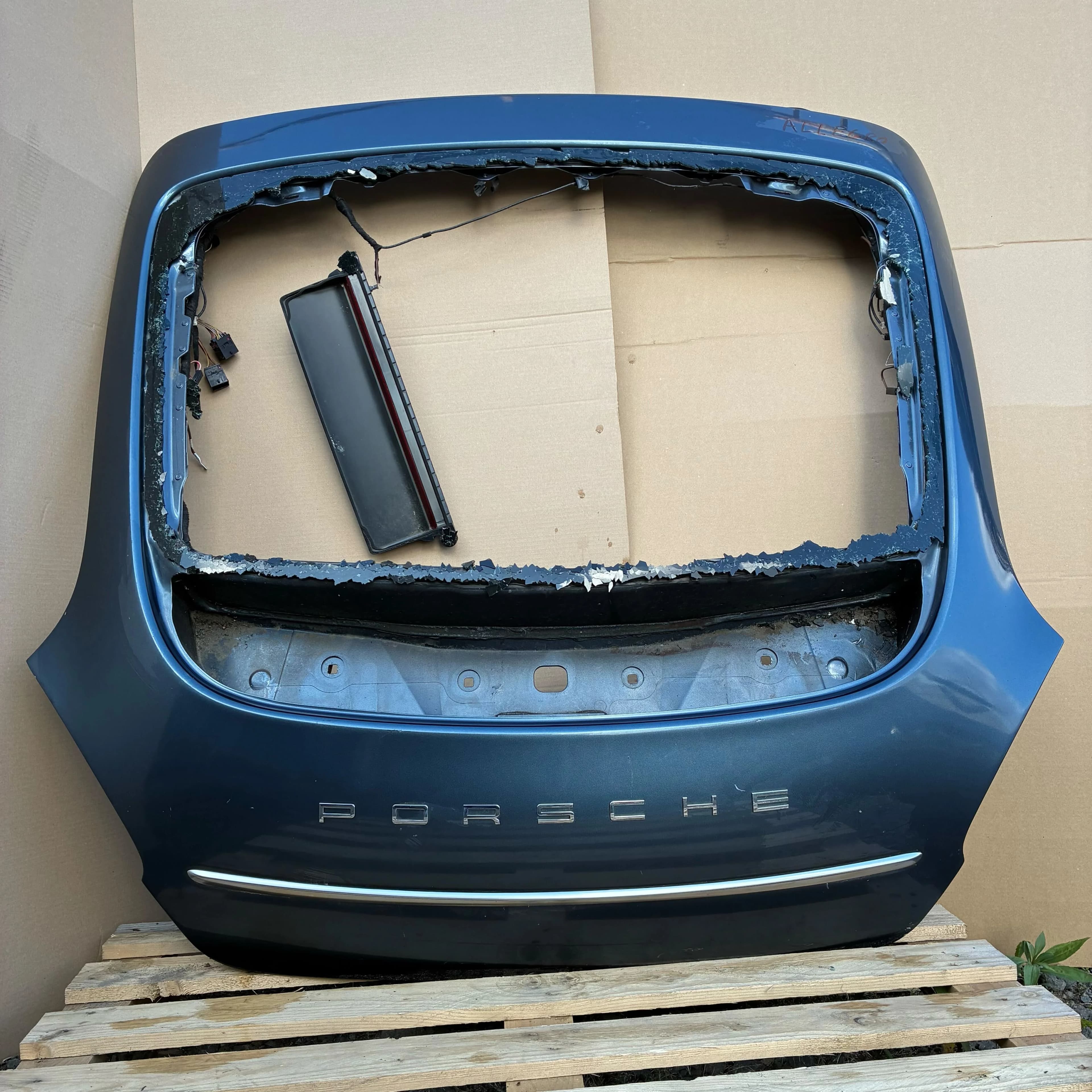 Klapa bagażnika PORSCHE PANAMERA 970 09-16r (97054511137, 97051201104)