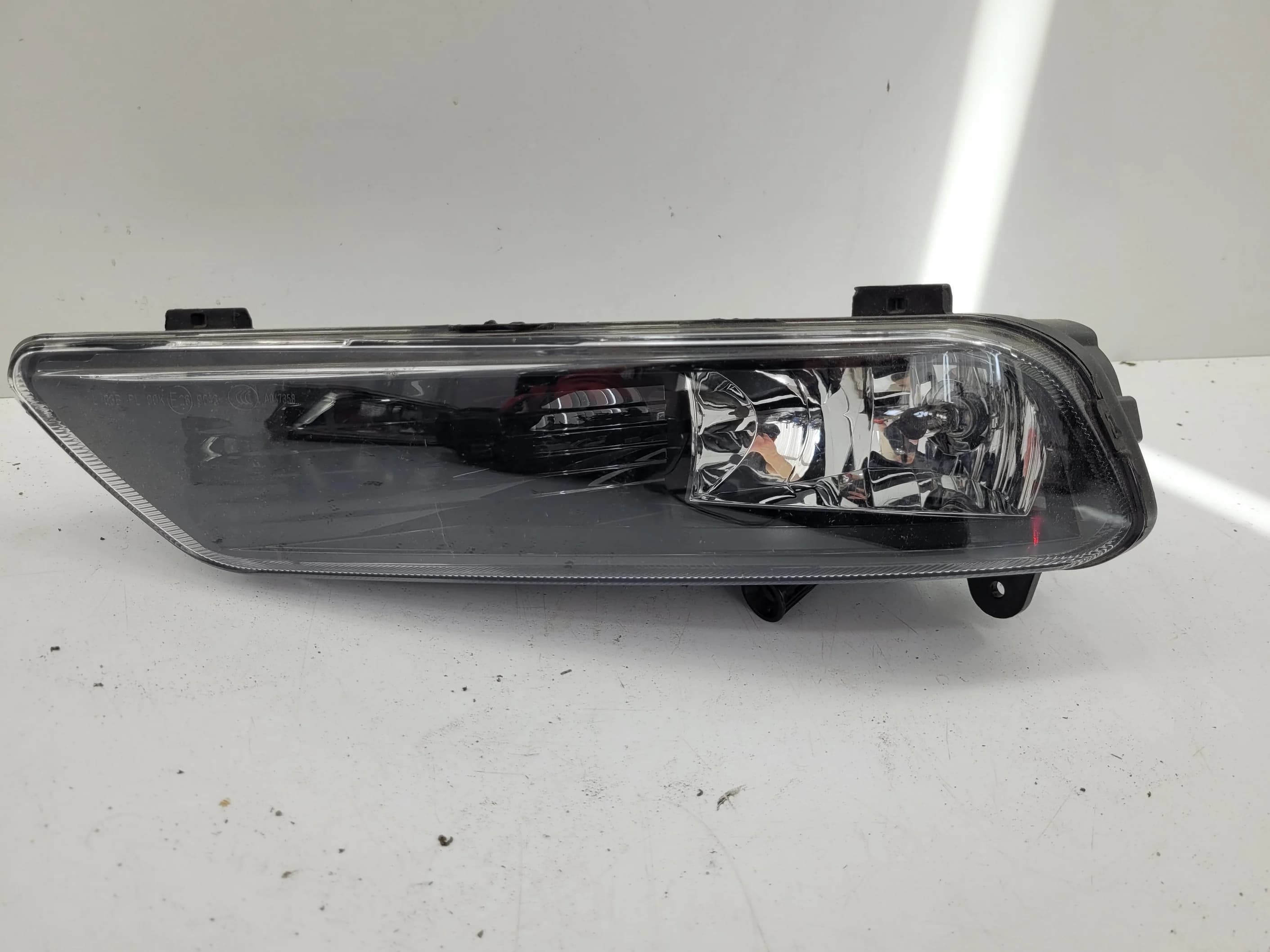 Halogen VW GOLF VII PASSAT B7 LEWY (3AA941661J)
