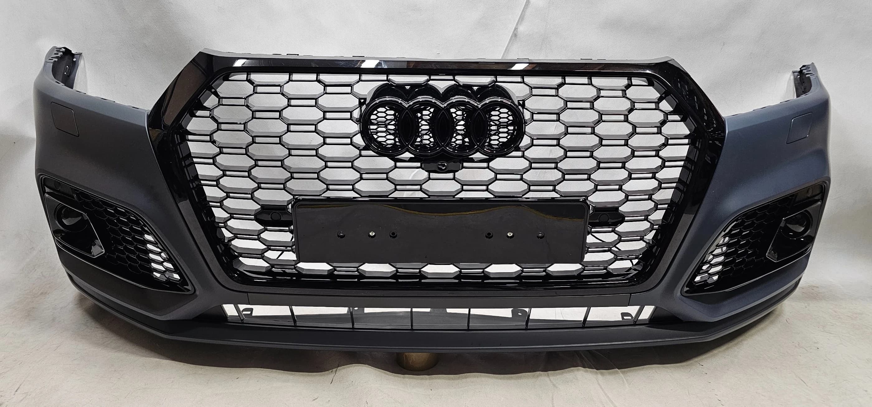 Zderzak przedni AUDI Q5 80A S-LINE RS-LOOK BLACK 4xPDC SPR KPL