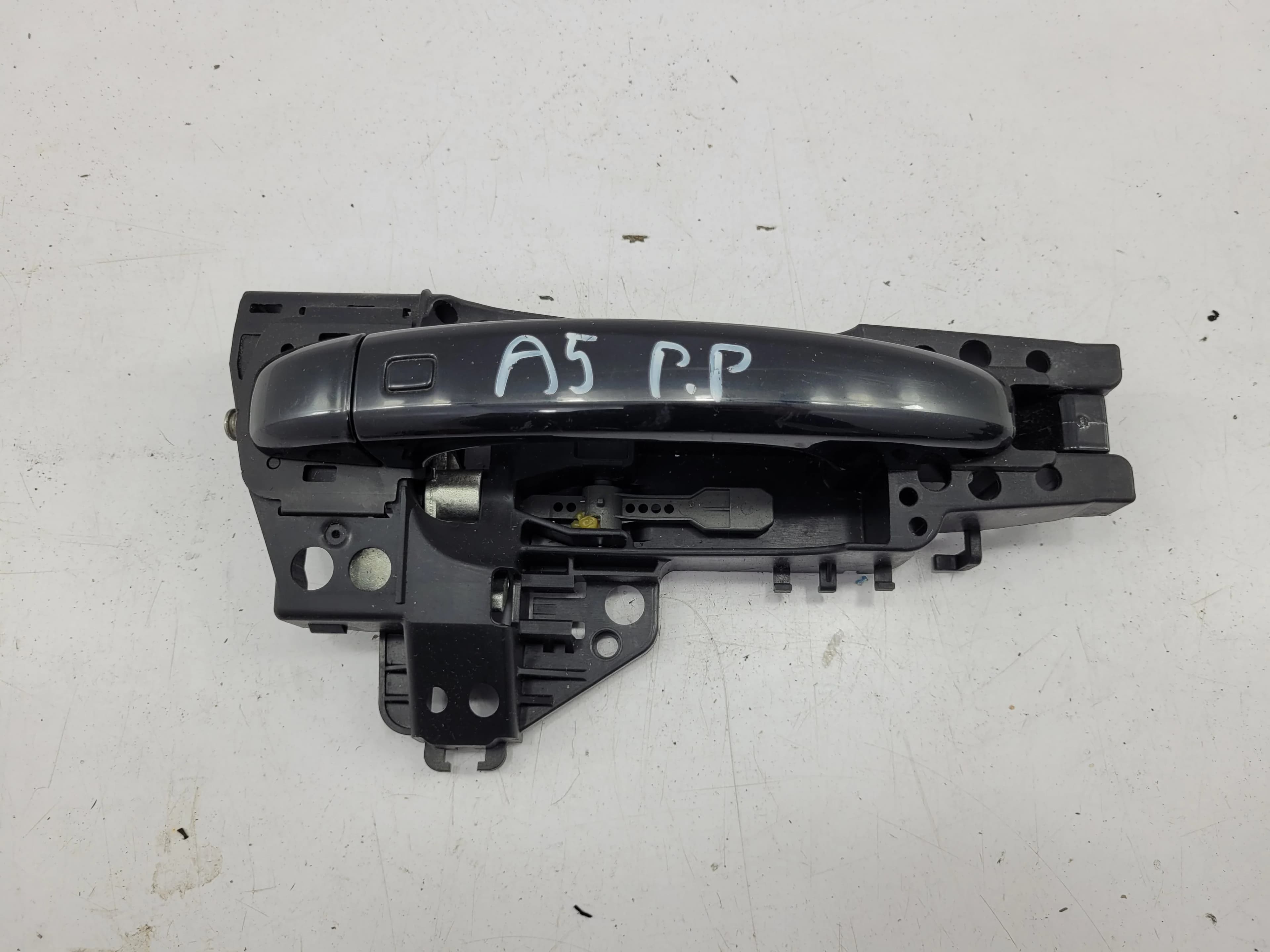 Klamka drzwi AUDI A5 8T Prawy Przód (8T0837167A)