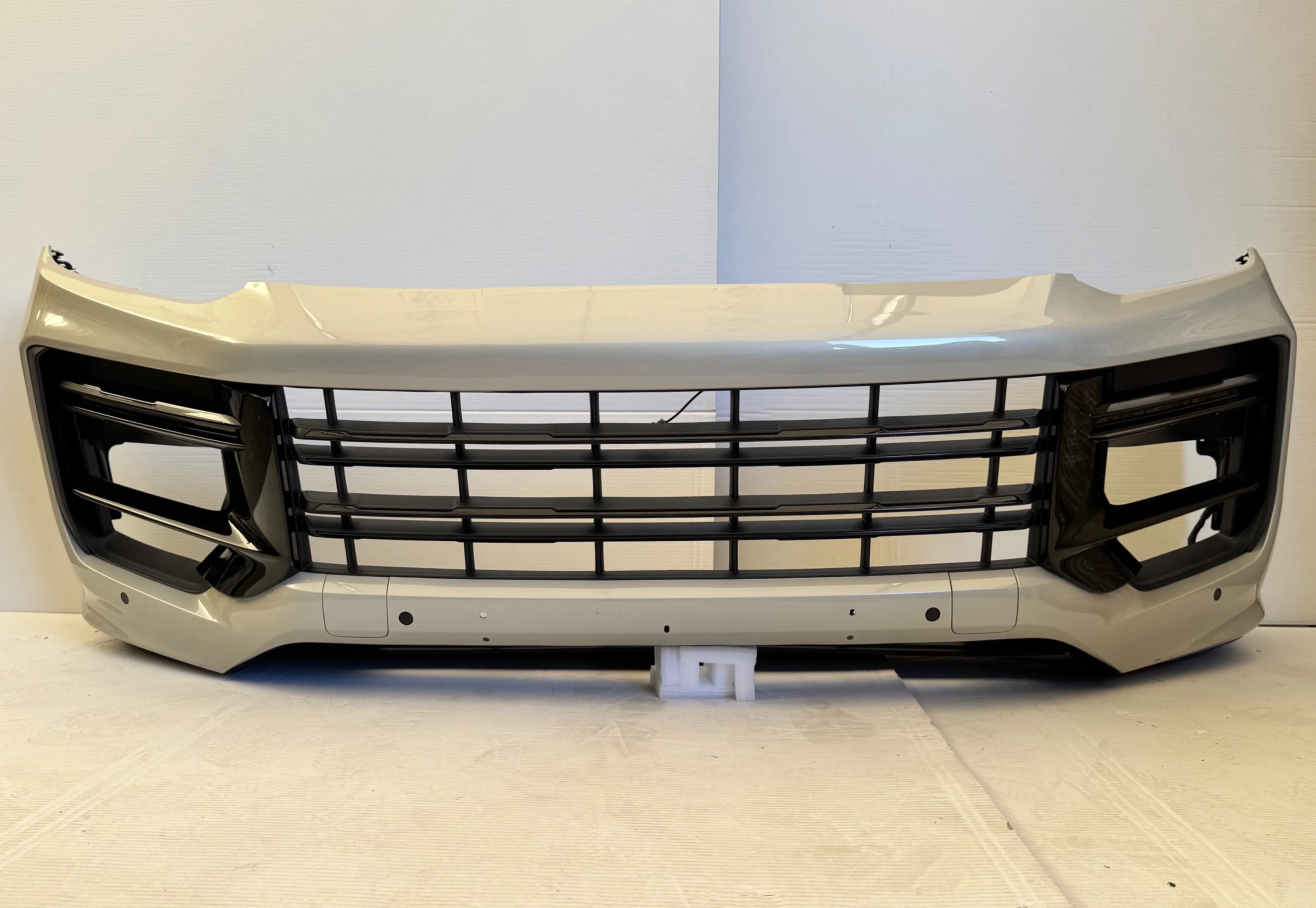 Zderzak przedni PORSCHE CAYENNE 9Y TURBO FL 6X PDC KAMERA (9Y0807221)