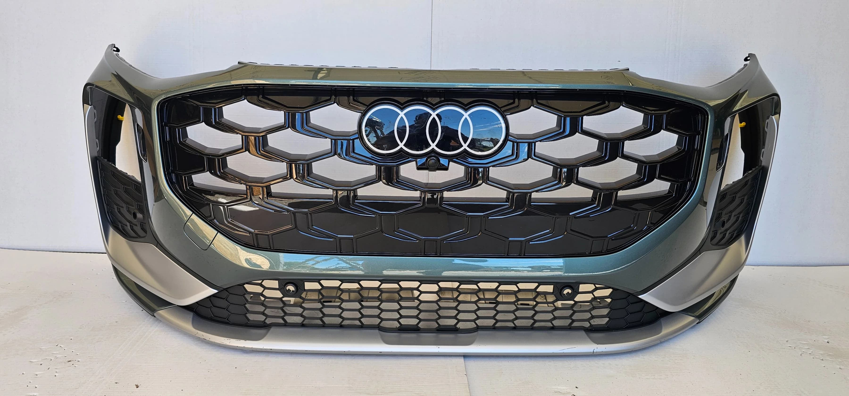 Zderzak przedni AUDI Q3 83H S-LINE 25- 6xPDC KAMERA SPR LX6D "9" (83H807437D, 83H807437E, 83H807437F)