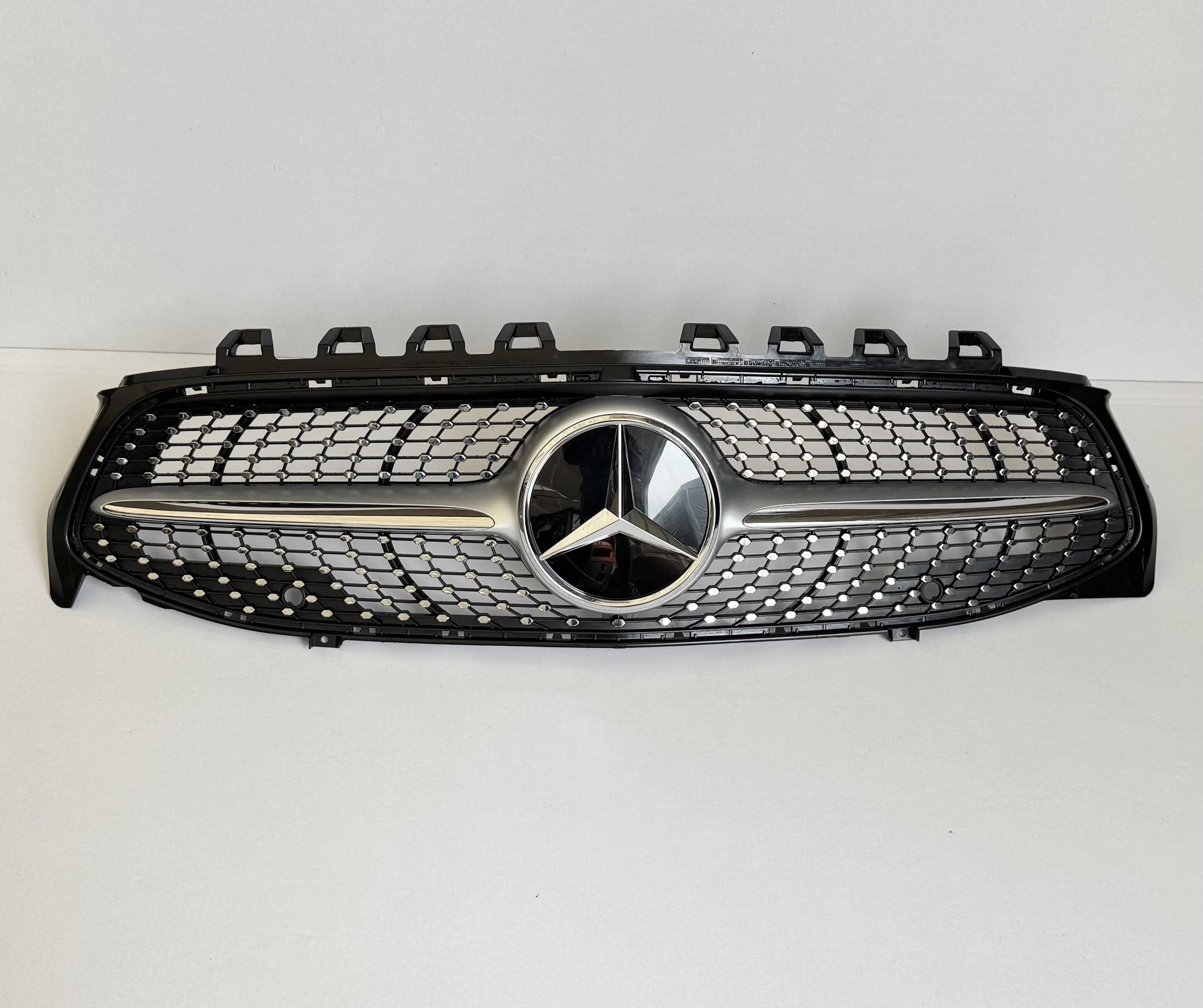 Atrapa zderzaka MERCEDES CLA W118 PDC Silver (A1188880000)