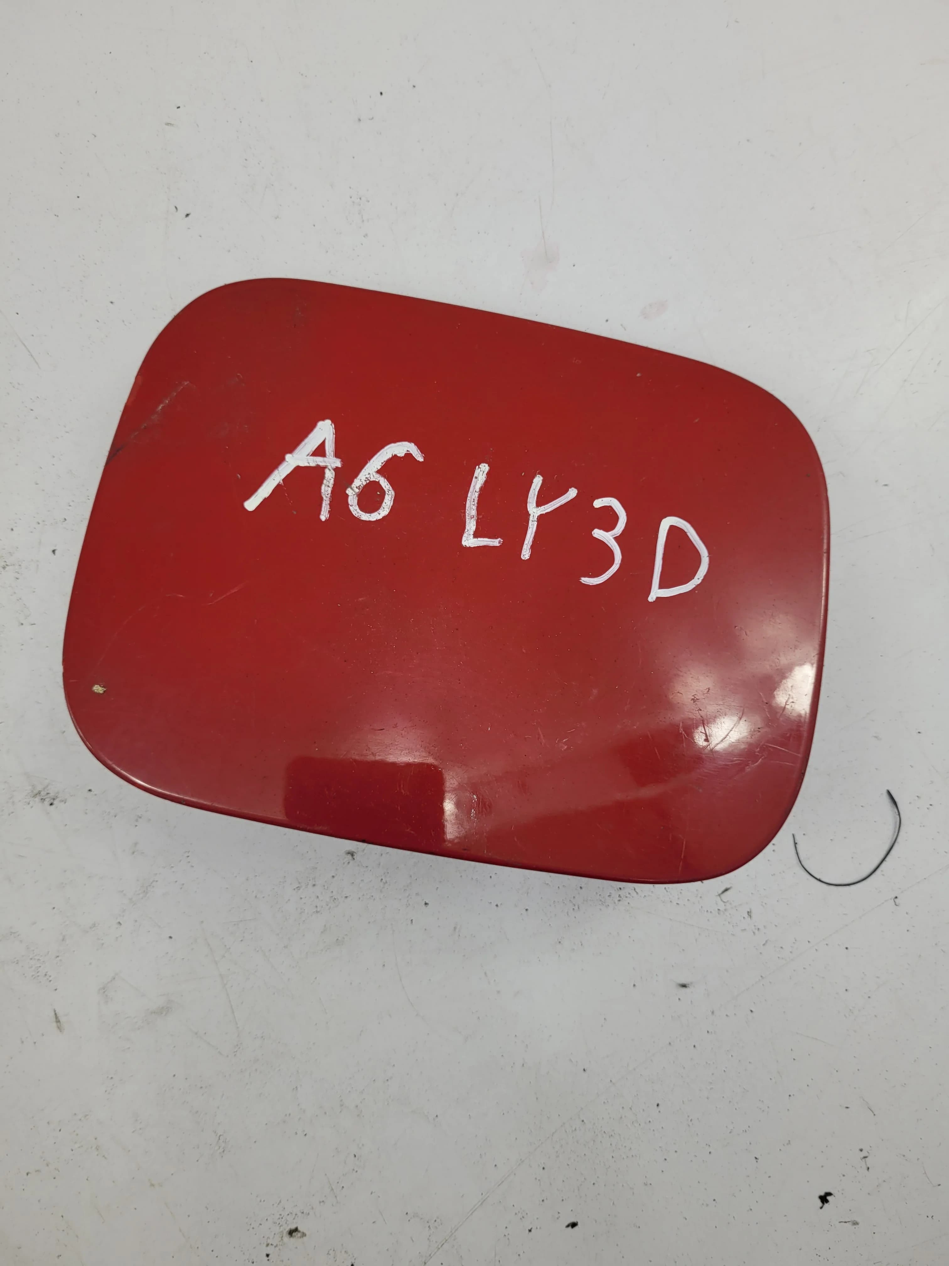 Klapka wlewu paliwa AUDI A6 C5 LY3D (4B0809905)