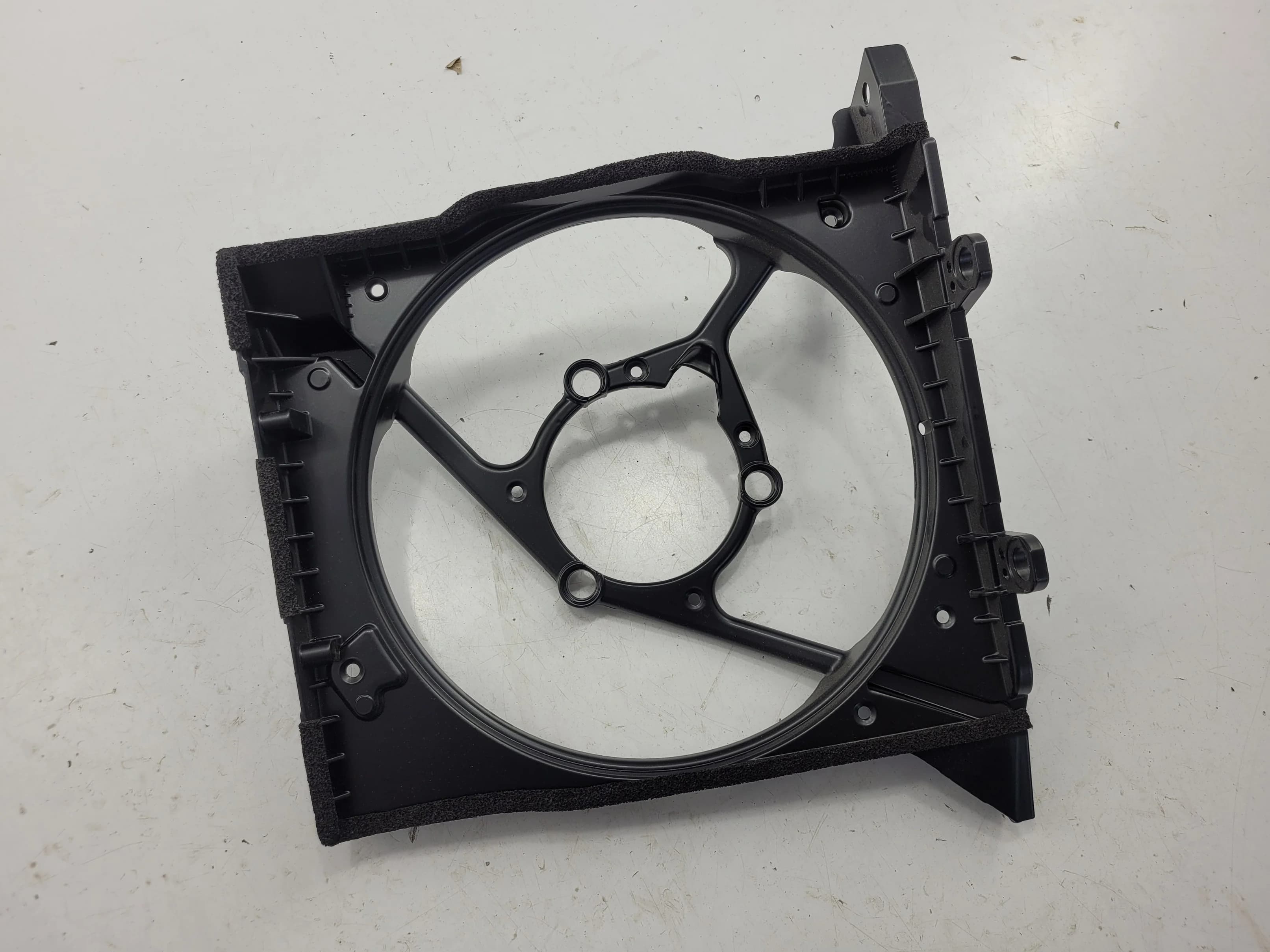 OBUDOWA WENTYLATORA PRAWA 991