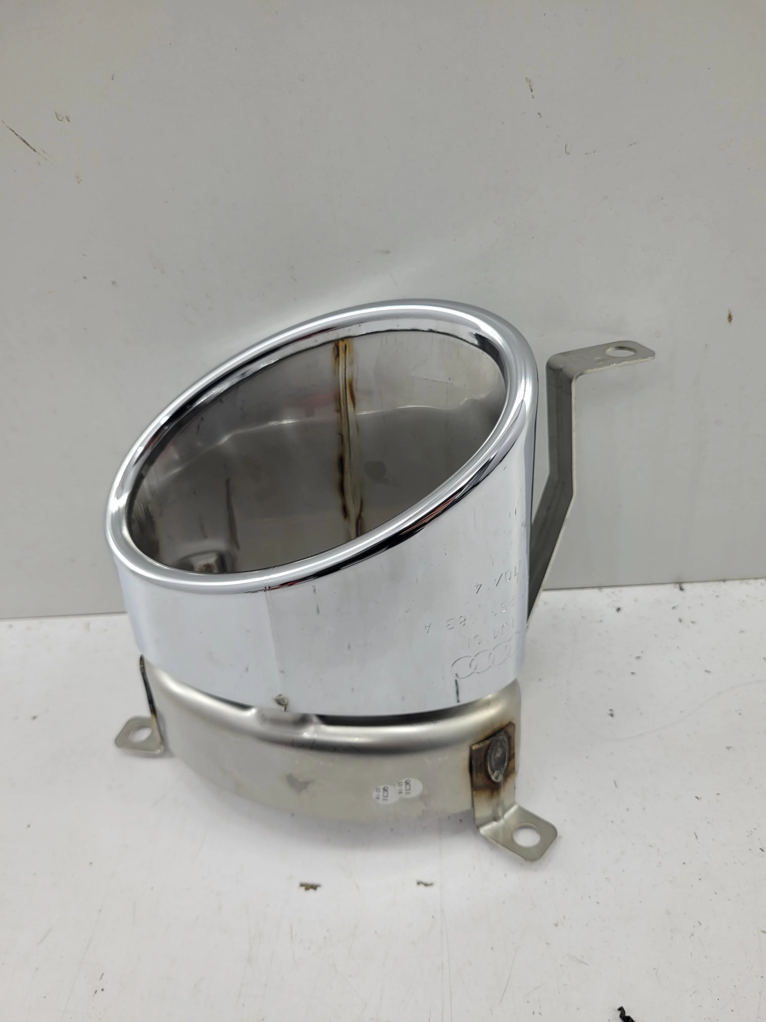 Końcówka wydechu AUDI Q7 4L LEWA (4L0253683A)