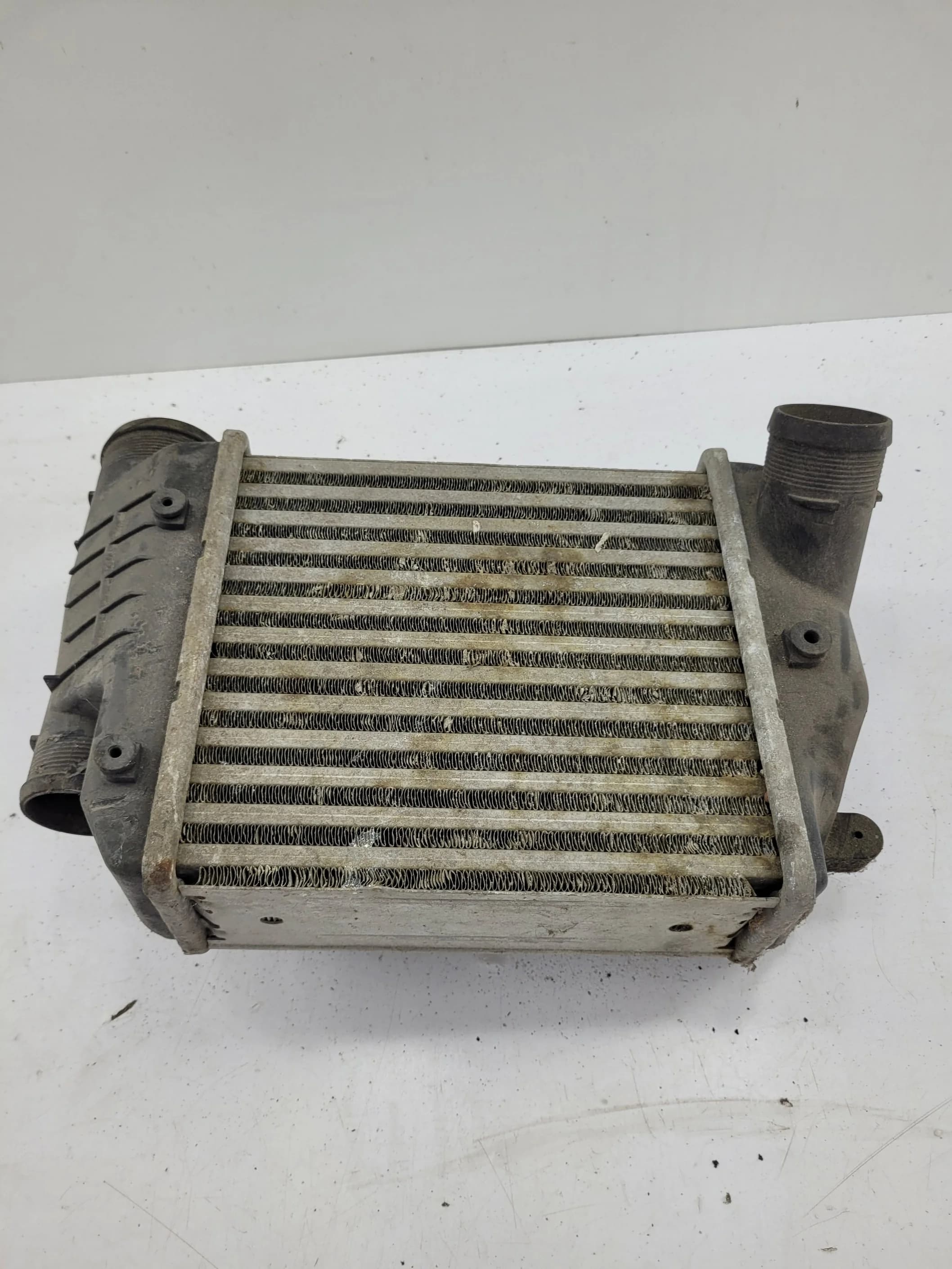 Chłodnica Intercoolera AUDI A6 C6 2.7 3.0 TDI PRAWA (4F0145806AA)