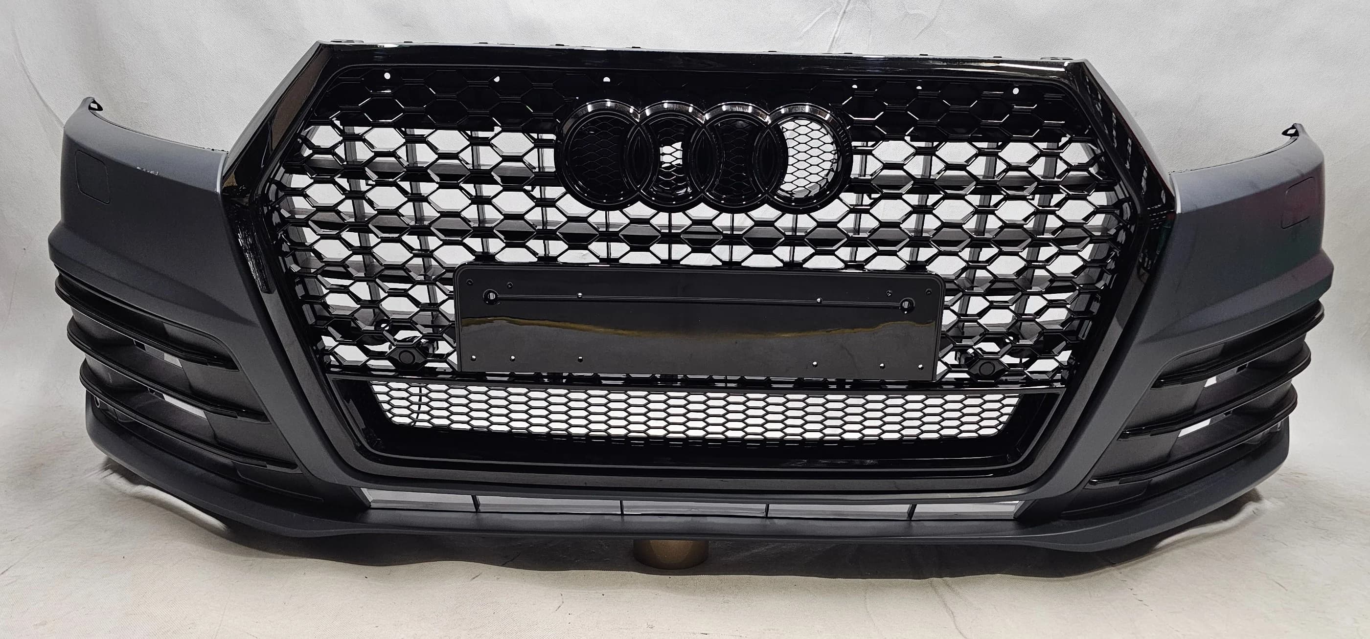 Zderzak przedni AUDI Q7 4M0 S-LINE 15-19 RSQ7 LOOK