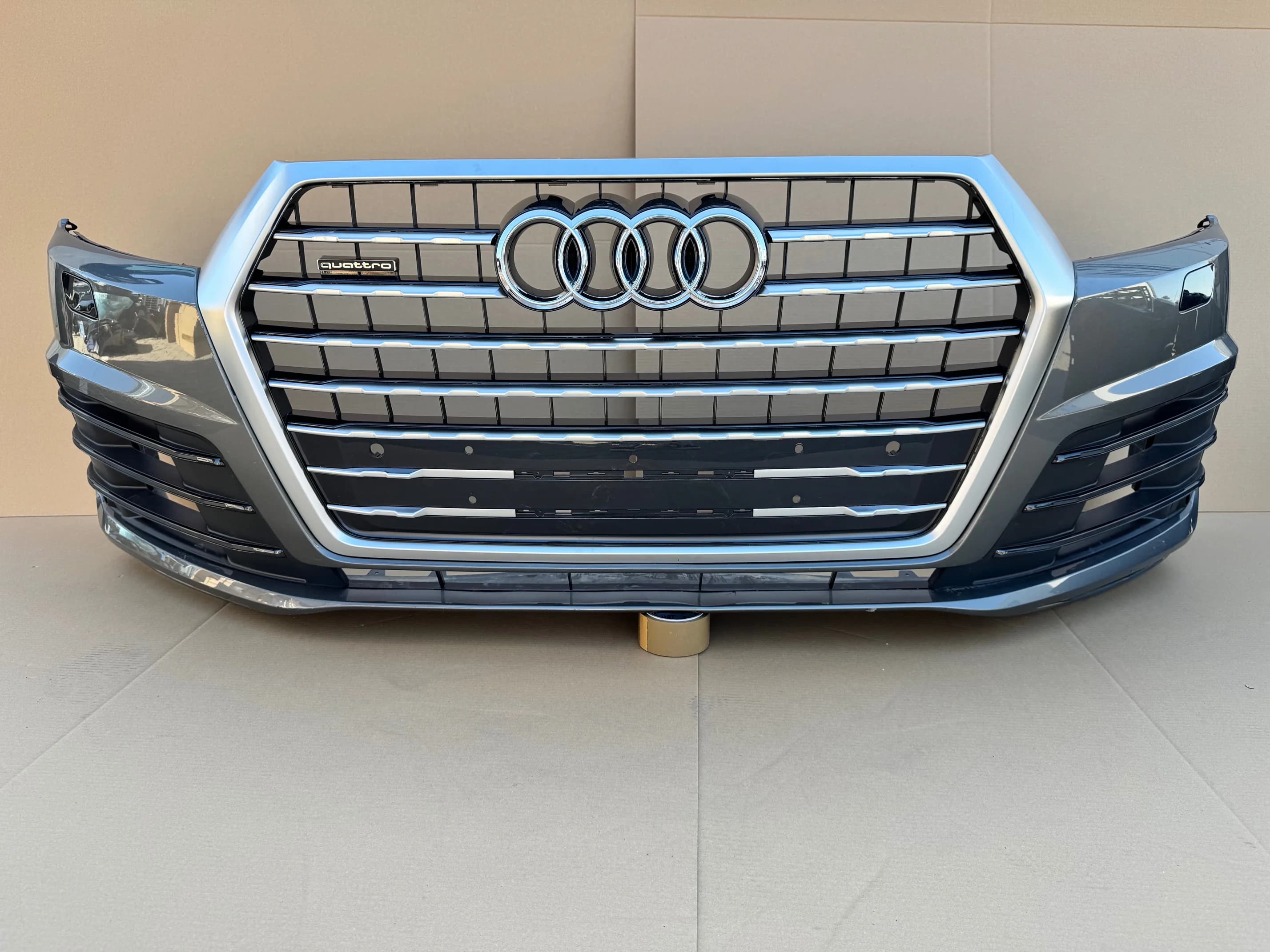 Zderzak przedni AUDI Q7 4M S-LINE 6X PDC (4M0807437)