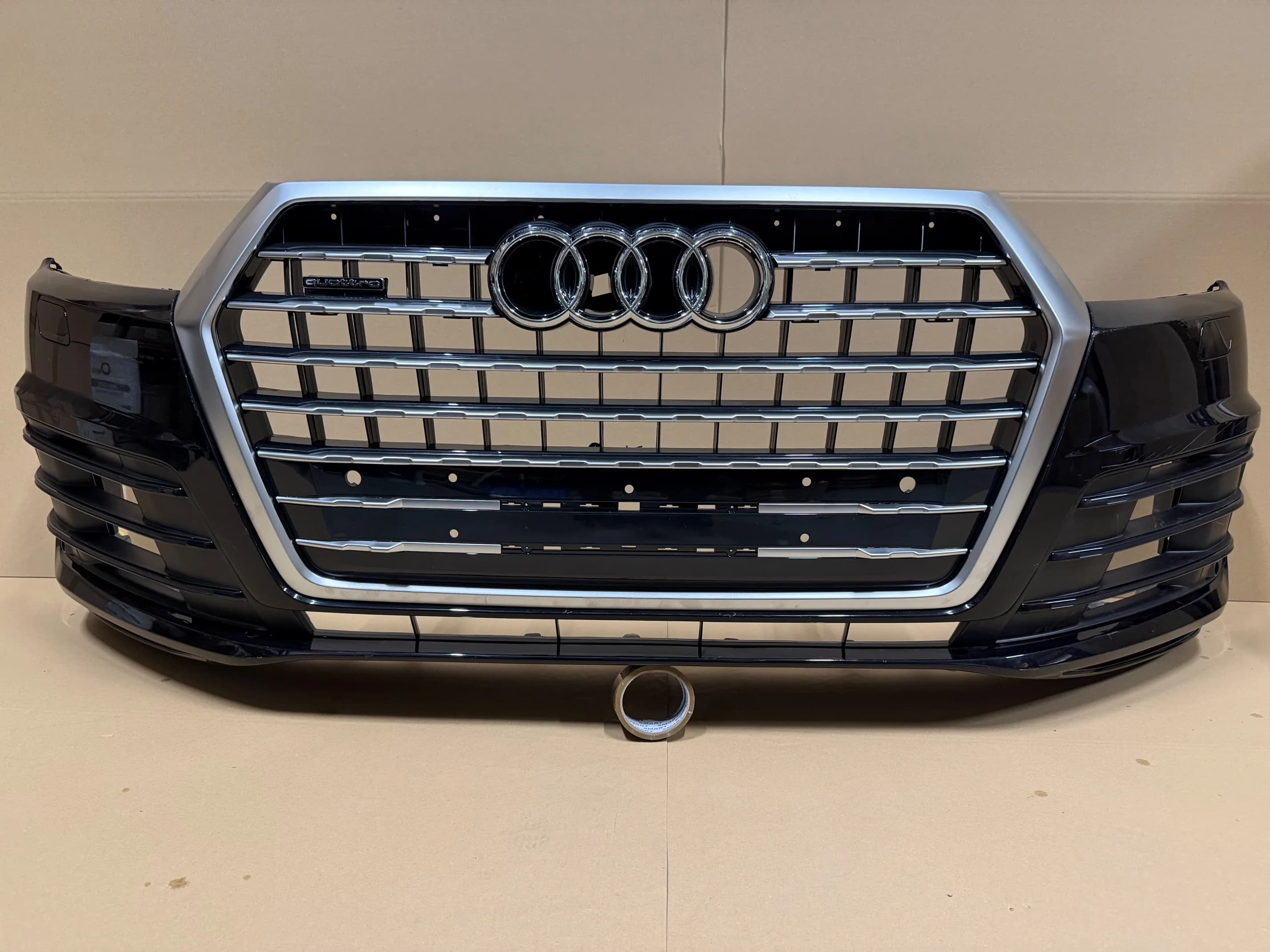 Zderzak przedni AUDI Q7 4M S-LINE 4x PDC (4M0807437)