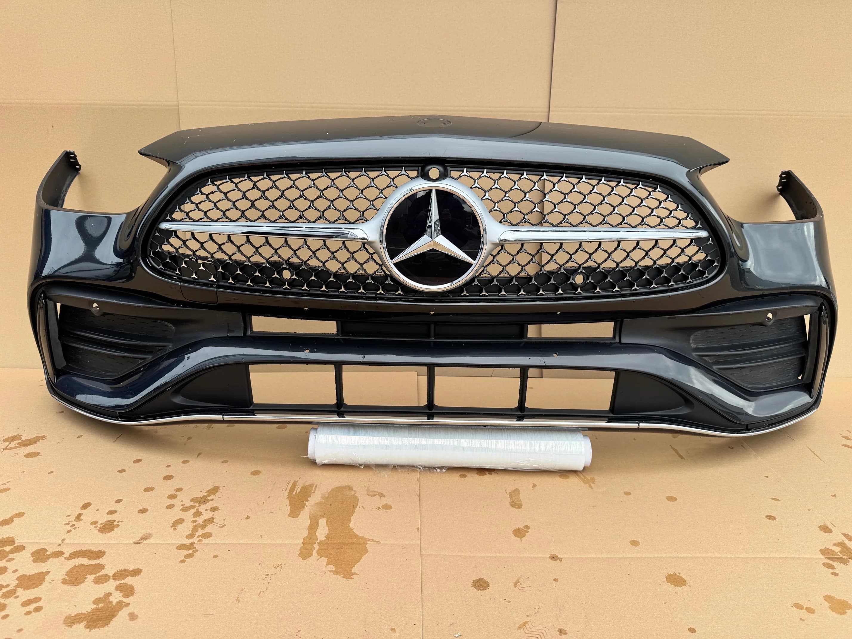 Zderzak przedni MERCEDES C-KLASA W206 AMG KAMERA (1) (A2068882100, A2068850602)