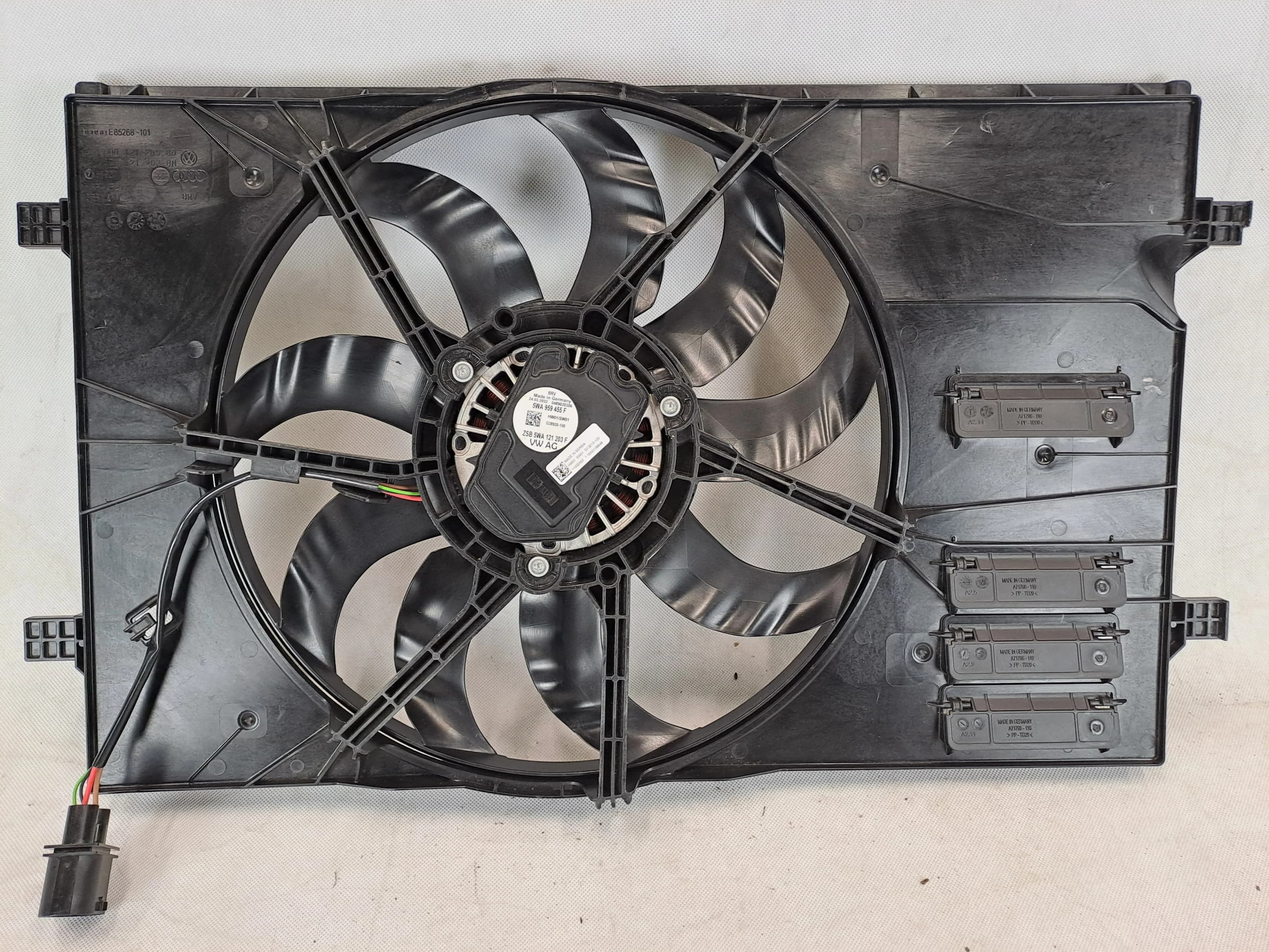 Wentylator chłodnicy AUDI SKODA VW 5Q0121205BD (5Q0121205BD, 5Q0121207BM, 5WA959455F)