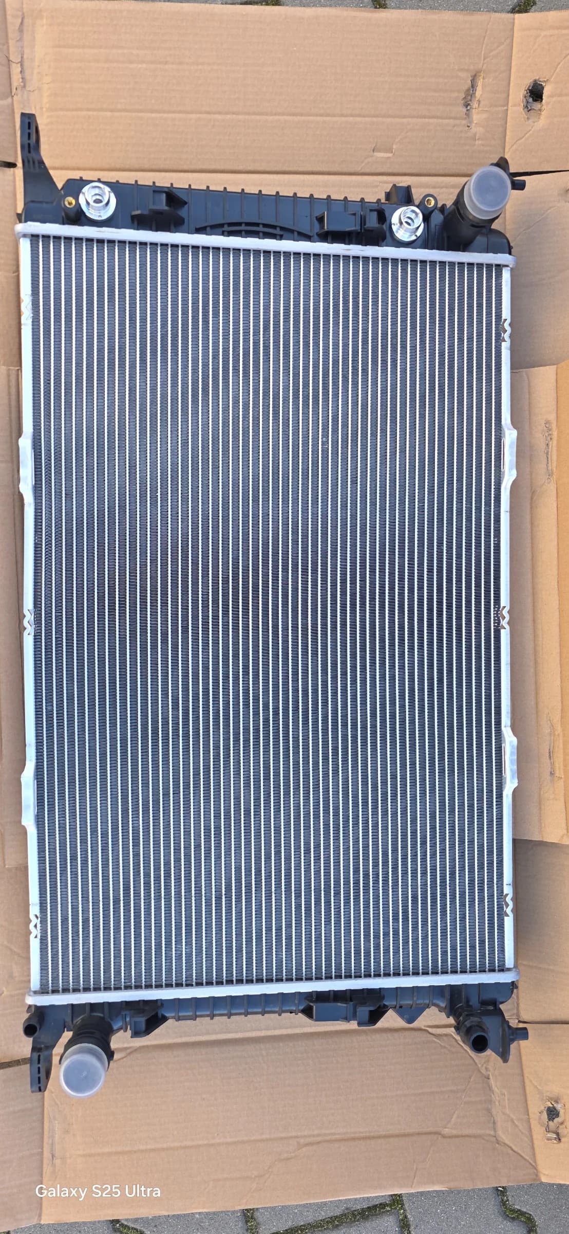 Chłodnica wody AUDI PORSCHE 3.0 TDI 3.0 TFSI AUTOMAT (8K0121251AA, 8K0121251AL)