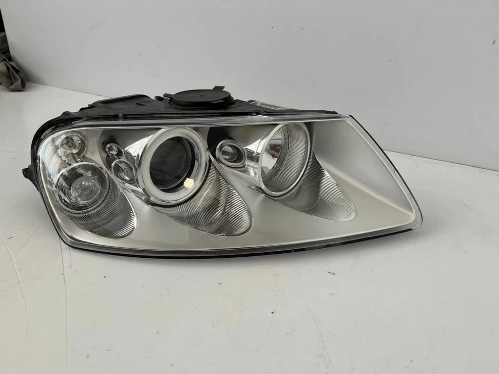 Reflektor VW TOUAREG I 02-06r PRAWA