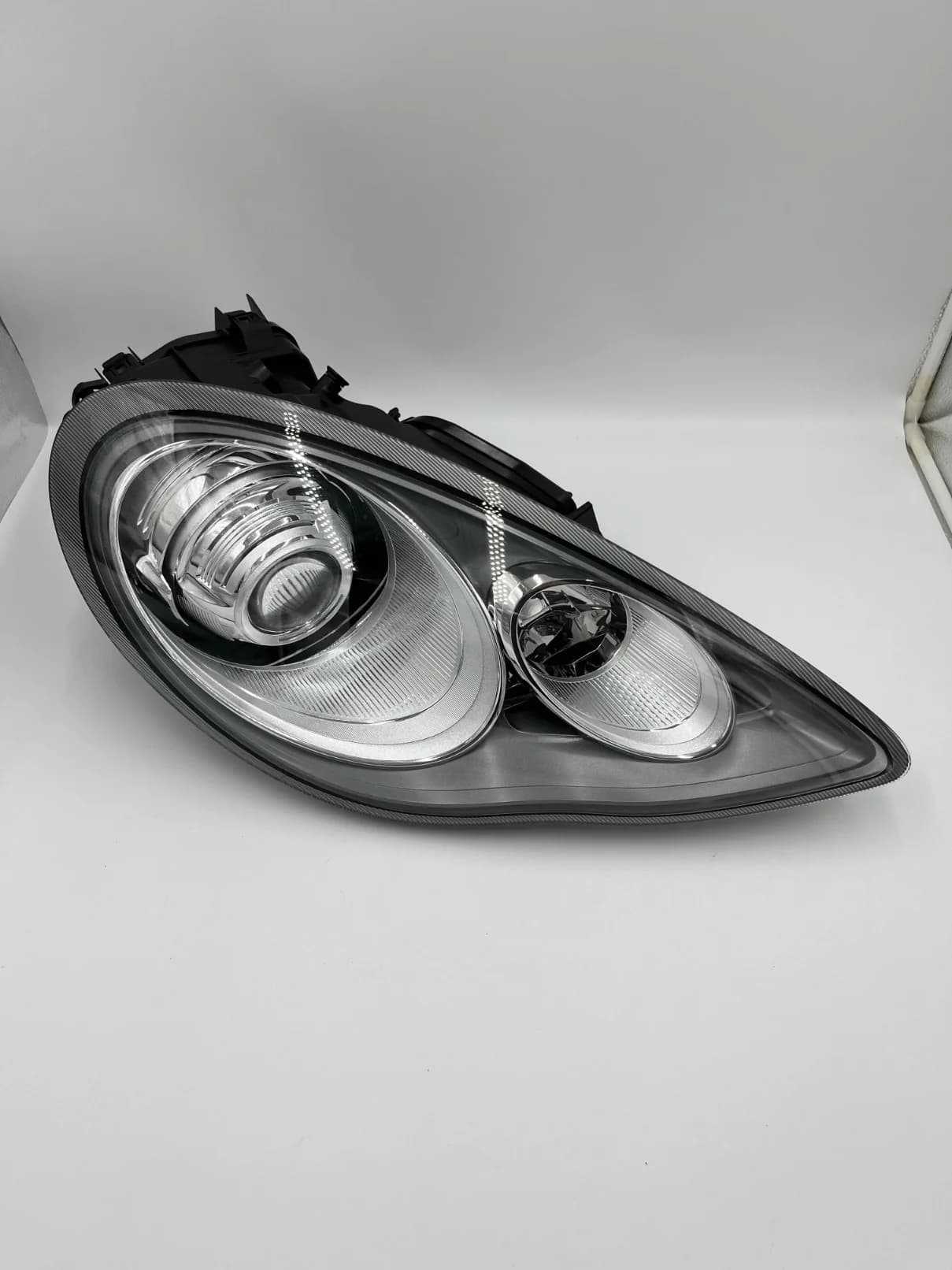 Reflektor PORSCHE PANAMERA 970 Xenon Prawy (970631058)