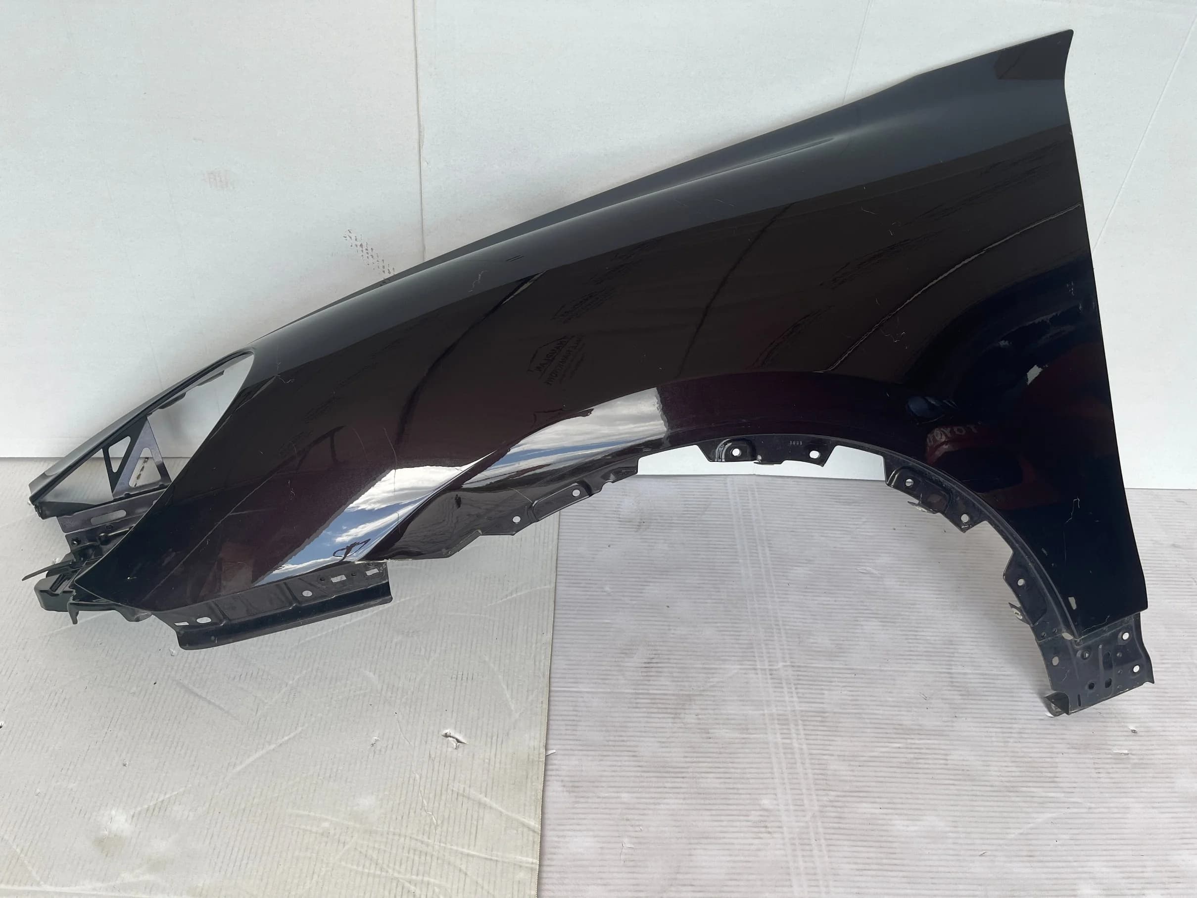 Błotnik LEWY PORSCHE CAYENNE 7P5 10-14 (7P5, 821, 167)