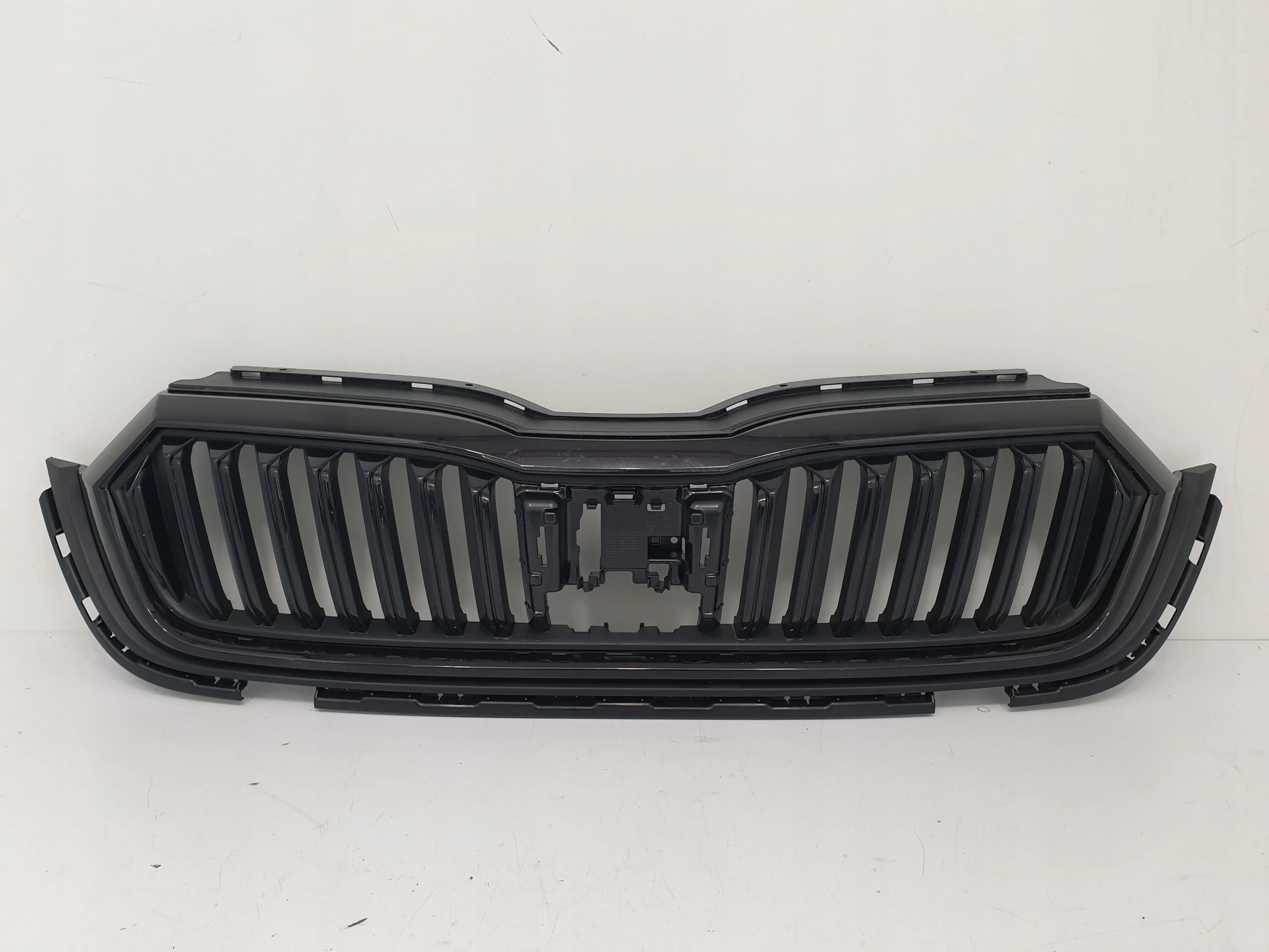 GRILL ATRAP BLACK PRZÓD SKODA OCTAVIA IV 5E3853653