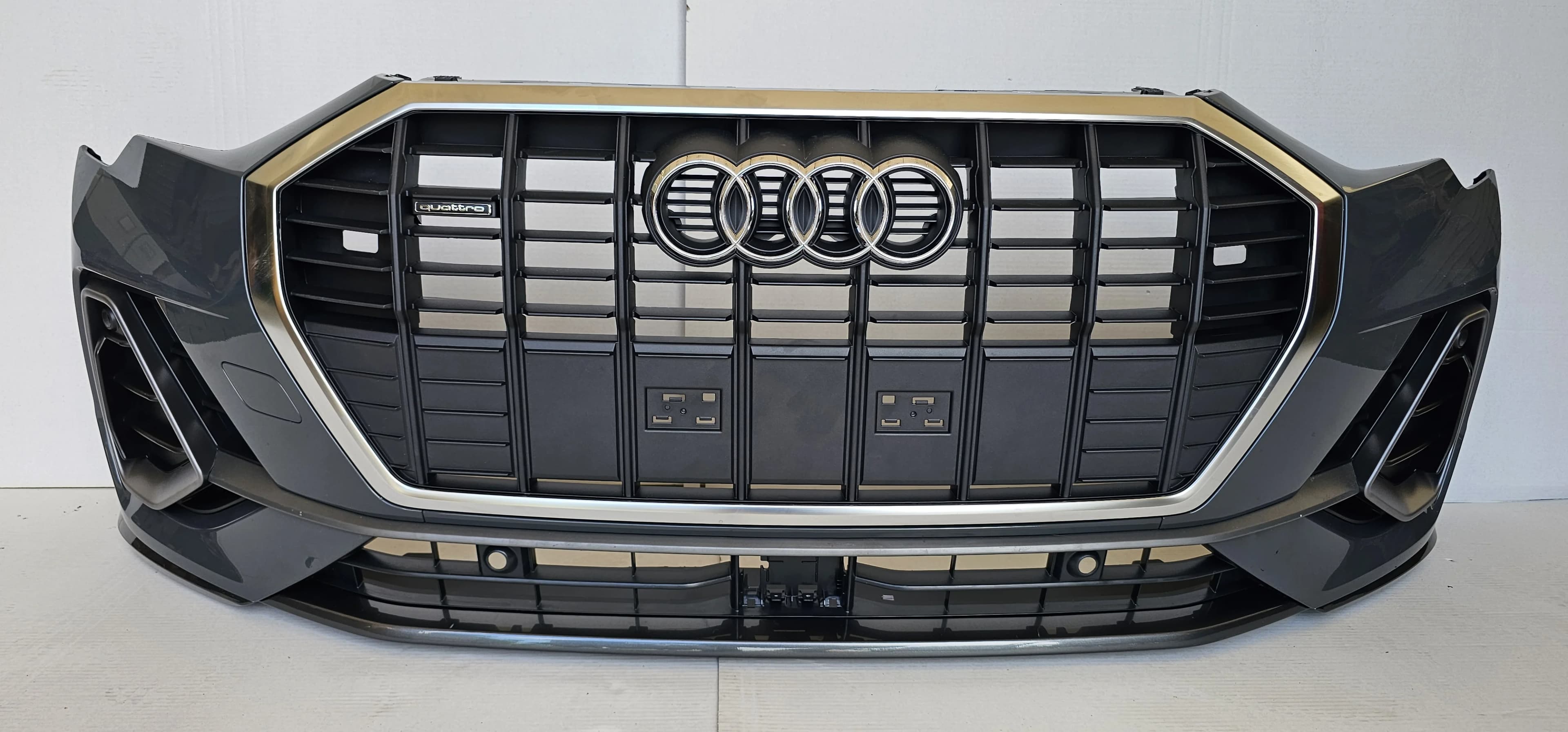 Zderzak przedni AUDI Q3 83A S-LINE 18-25 LX7M 5S