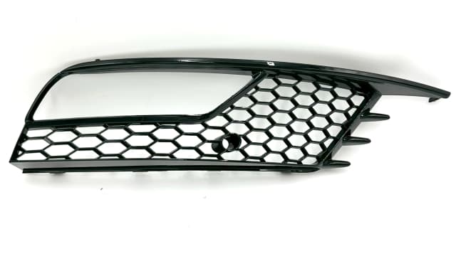 Kratka zderzaka AUDI A3 8V SEDAN 12-16R BLACK PRAWA