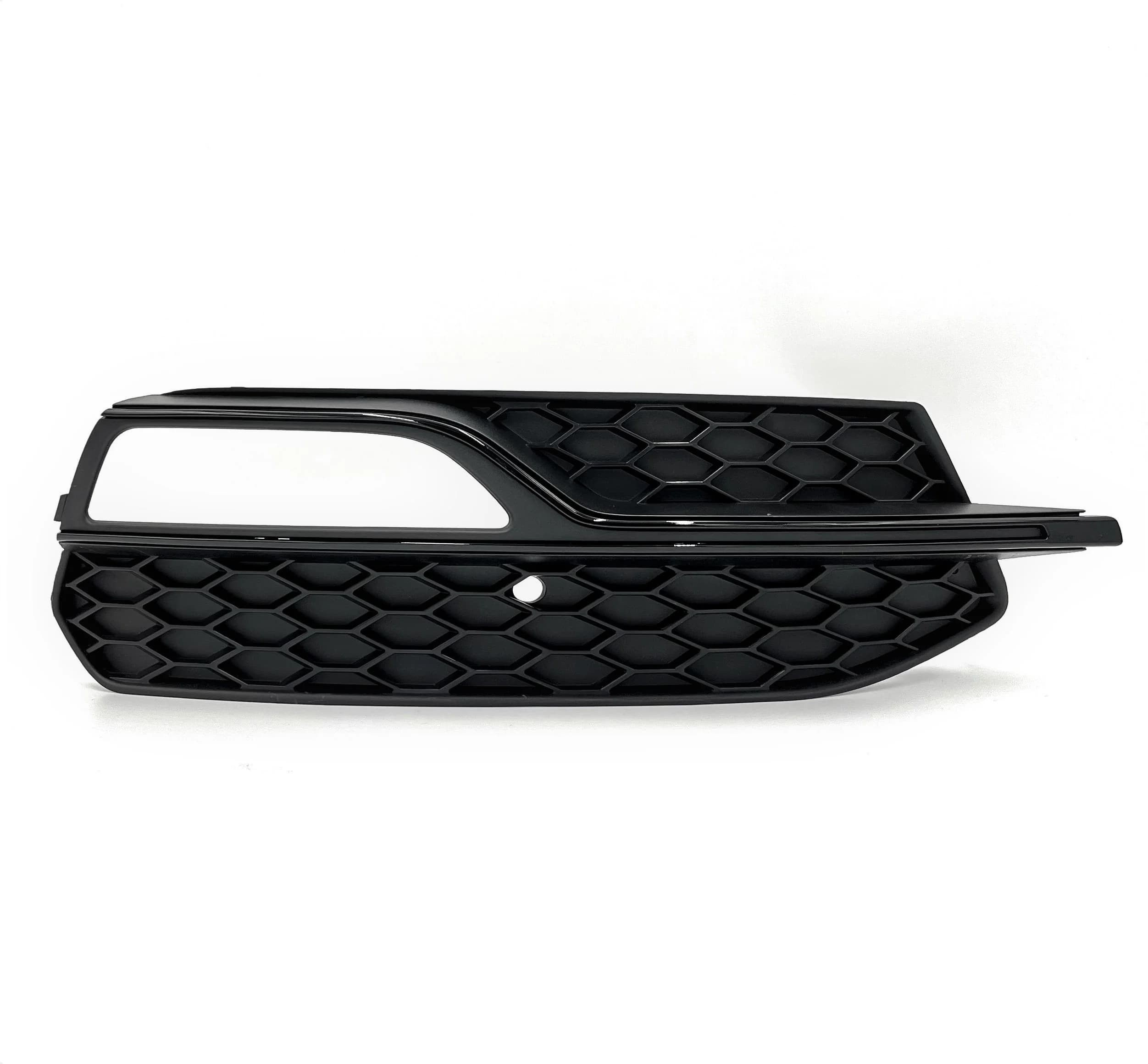 Kratka zderzaka AUDI A3 8V S-LINE 13-16r HALO PRAWA (8V3807682K, 8V3807682P, 8V3807682Q)