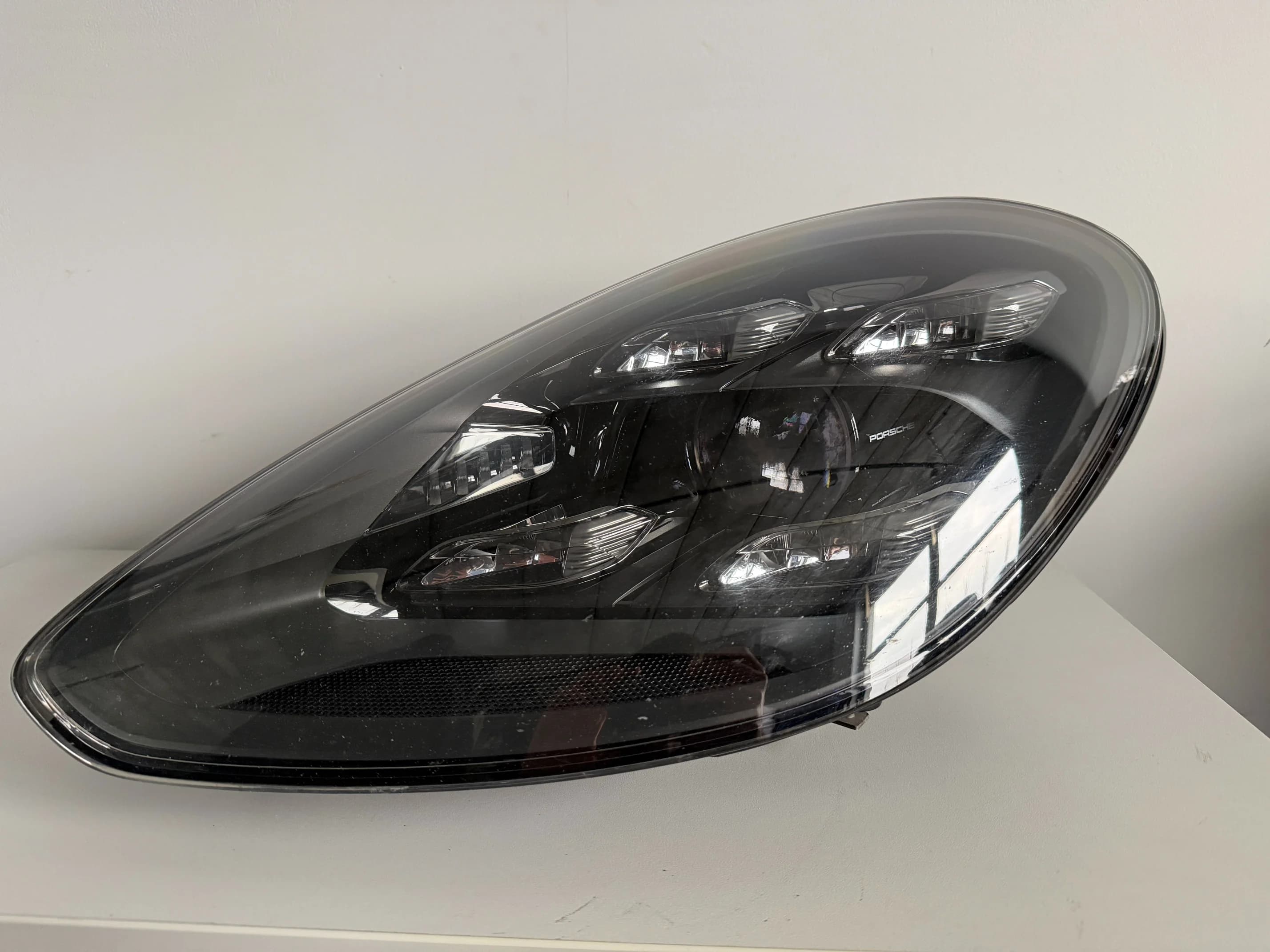 Reflektor PORSCHE PANAMERA 971 MATRIX 035J LEWA KOMPLETNA (971941035J)