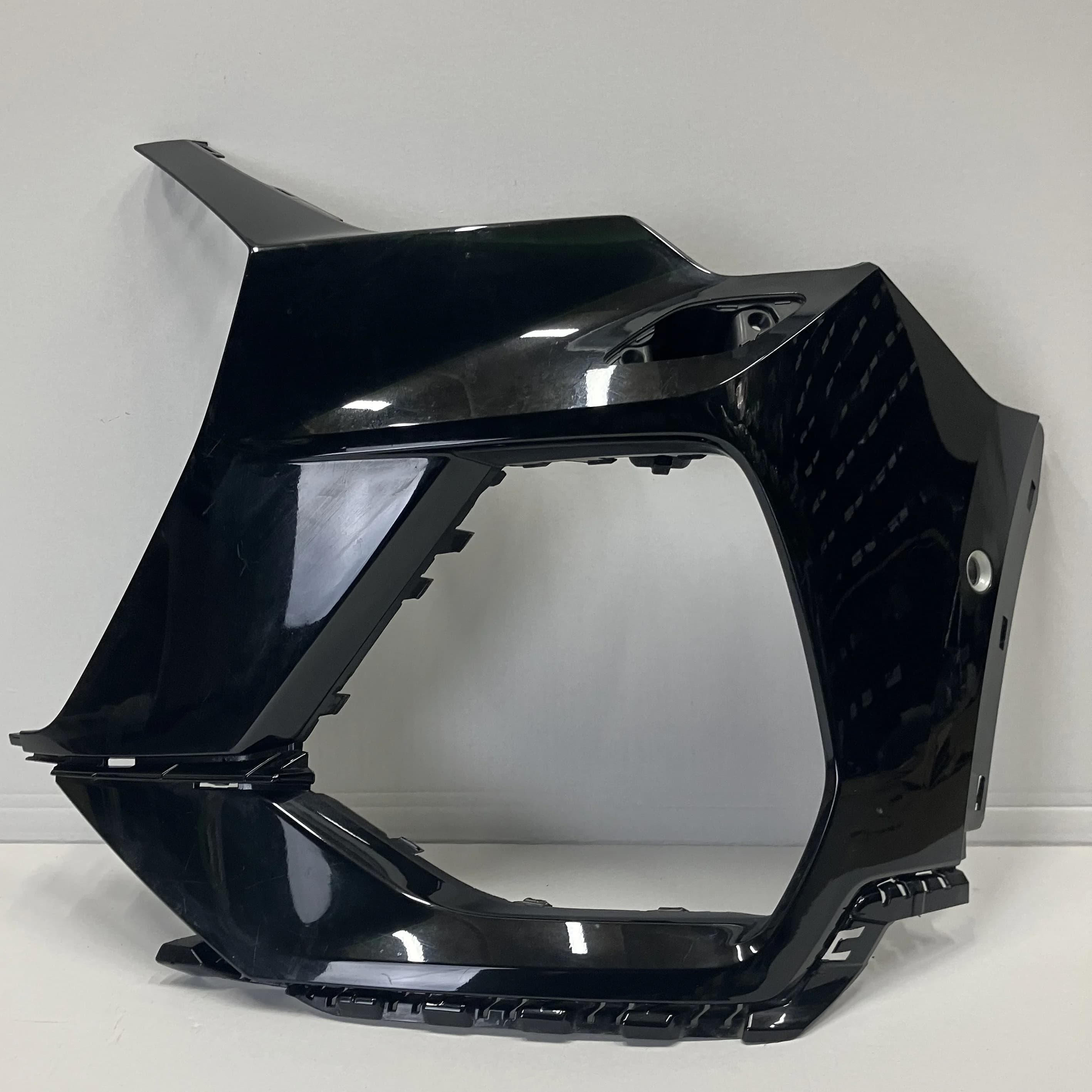 Zderzak przedni AUDI Q3 83A S-LINE LEWY LY9T 6PDC 9 (83A807437)