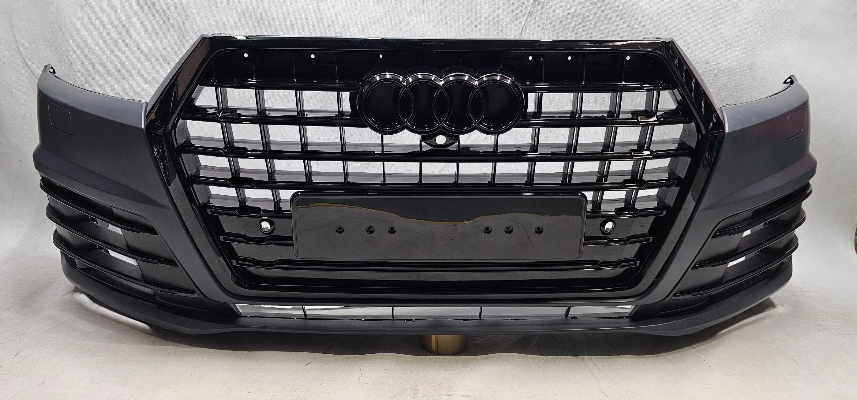 Zderzak przedni AUDI Q7 4M0 S-LINE 15-19 SQ7 LOOK