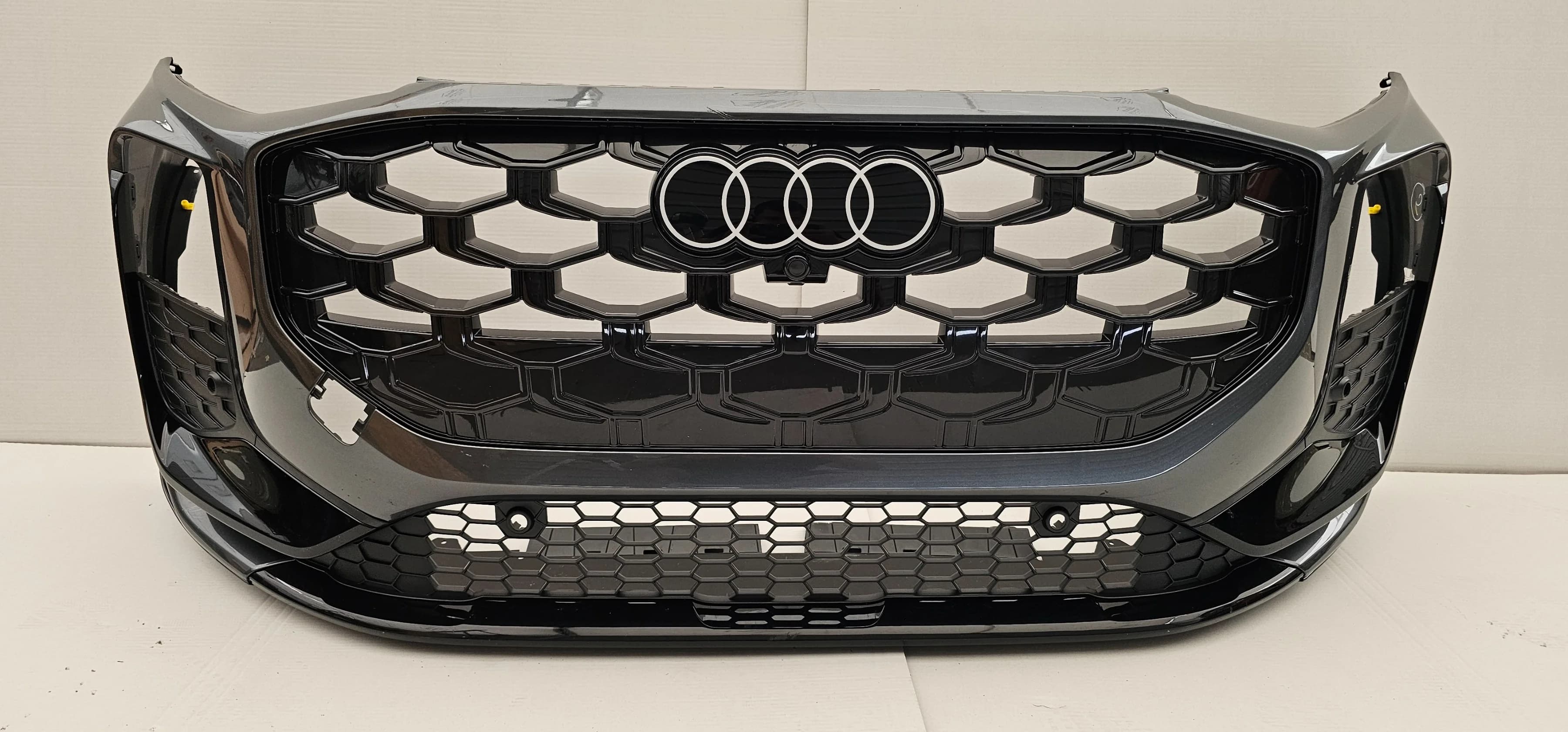 Zderzak przedni AUDI Q3 83H S-LINE 25- 6xPDC KAMERA LZ7S "2" (83H807437D, 83H807437E, 83H807437F)