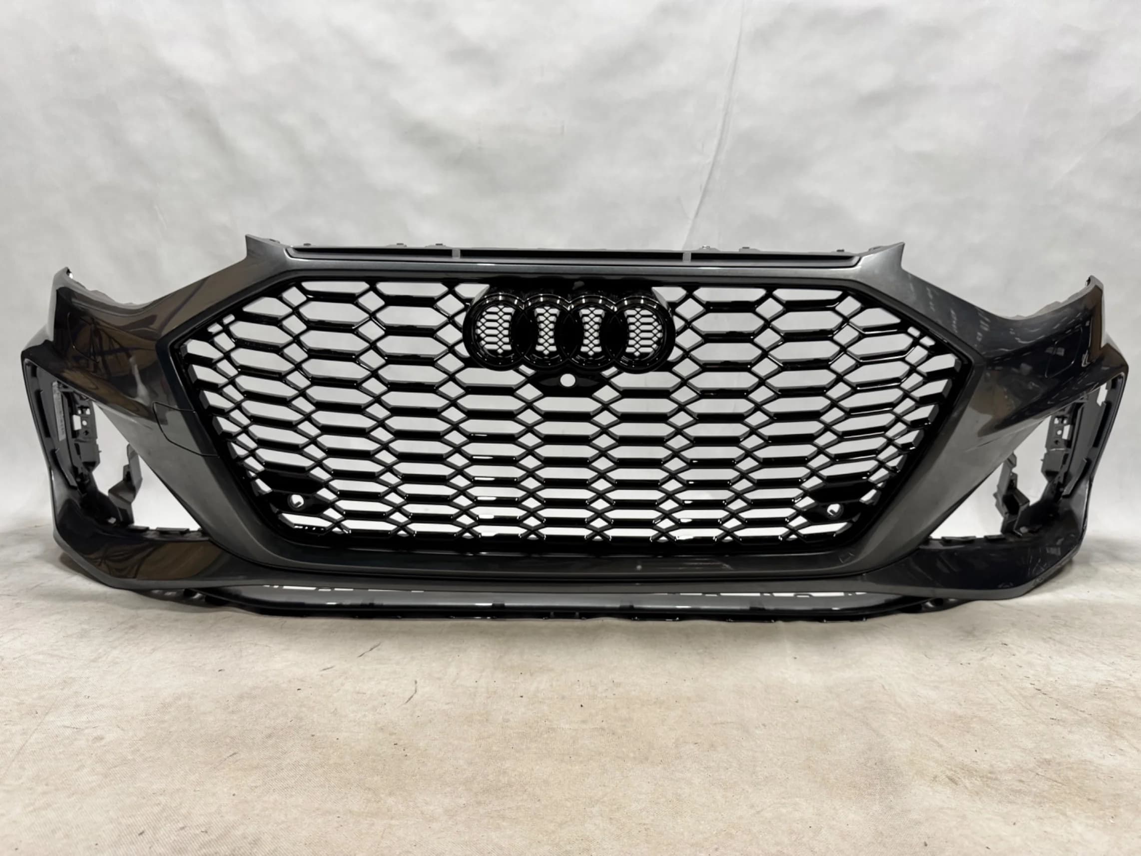 Zderzak przedni AUDI A4 B9 FL RS4 (8W0807437BE, 8W0807437BF)