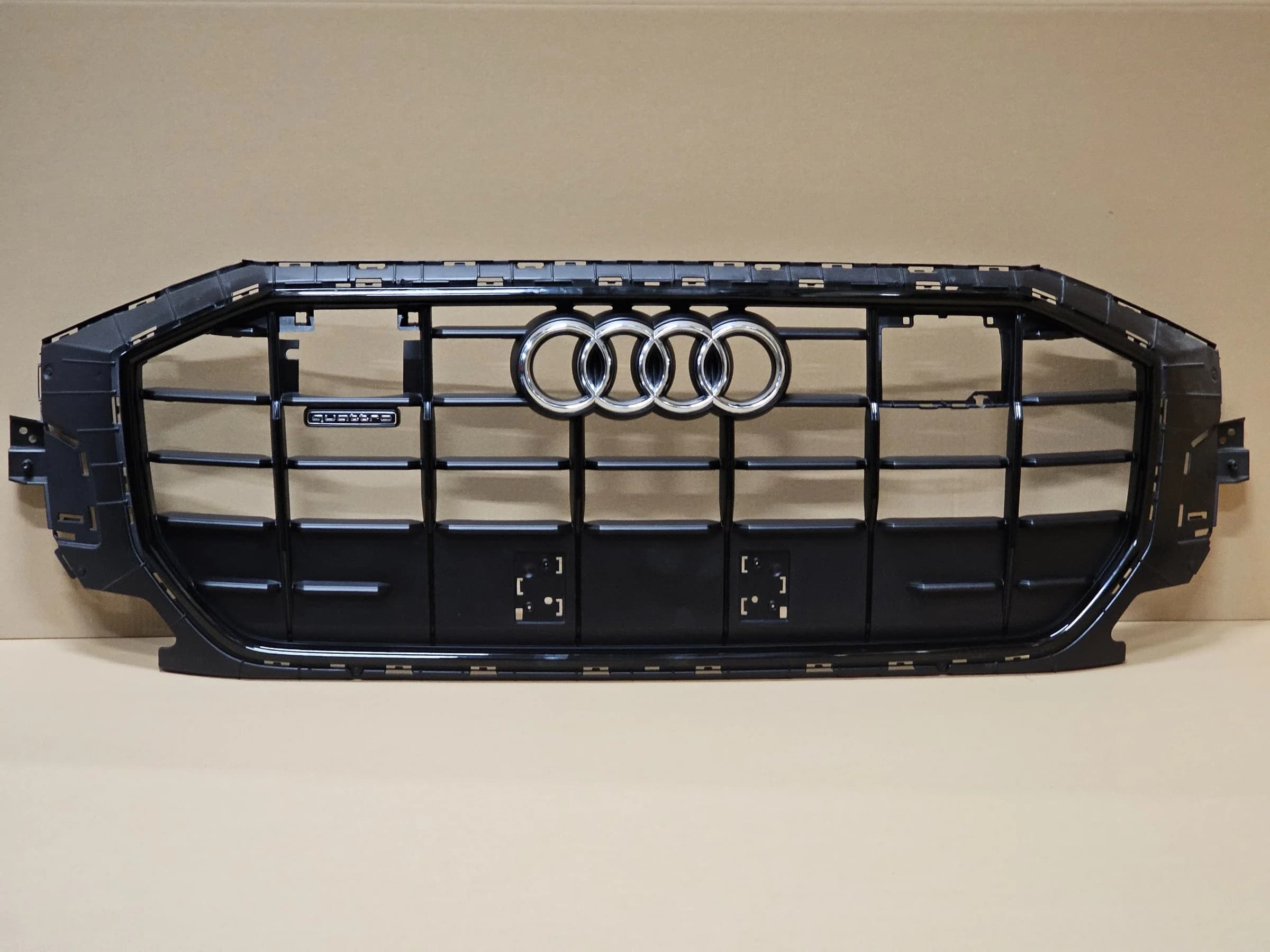 Atrapa zderzaka AUDI Q8 SQ8 4M8 18-23r BLACK OE (4M8853651)