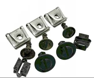 Spinki montażowe AUDI A8 D3 POD SILNIK