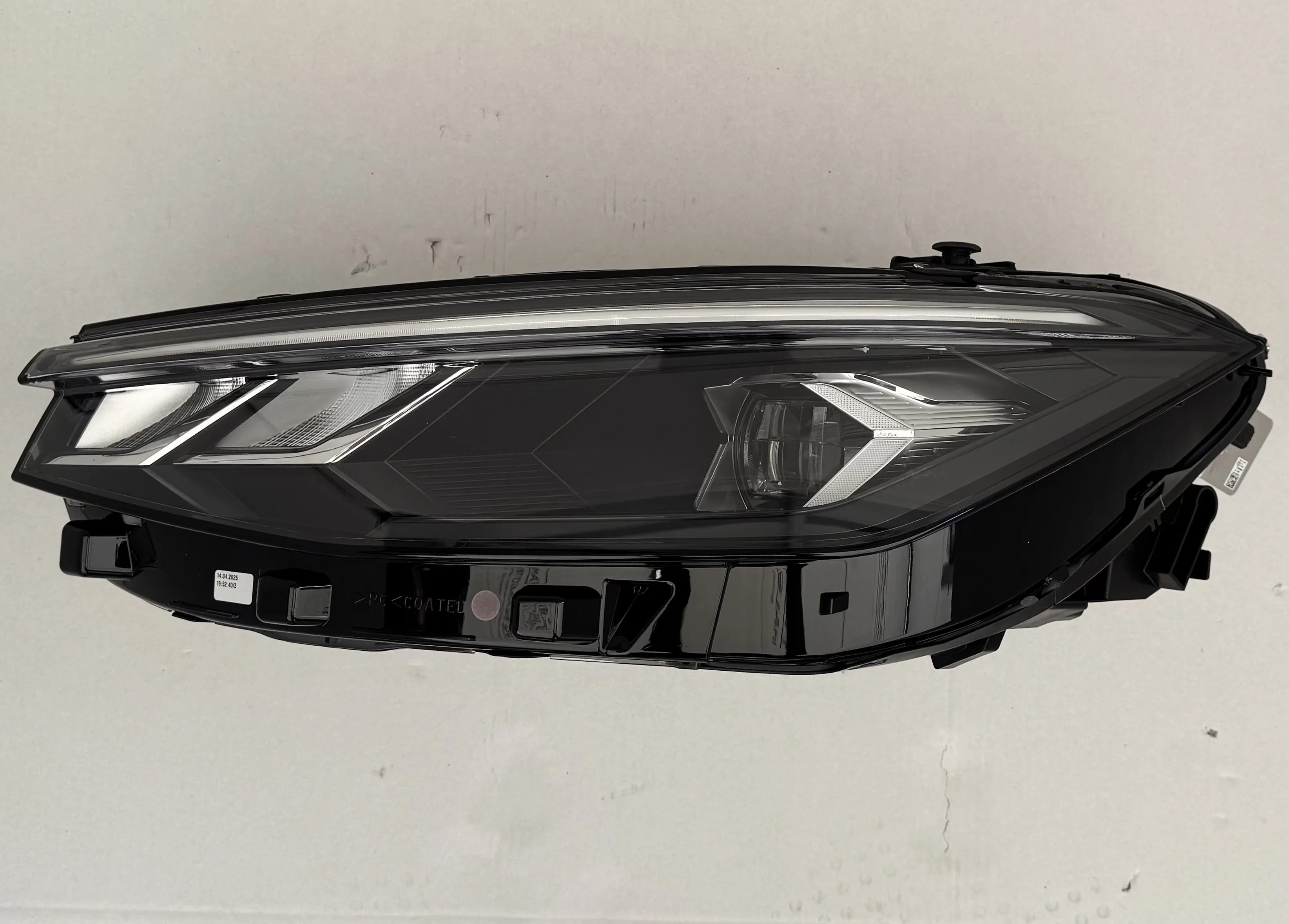 Reflektor przedni VW PASSAT B9 23-25r FULL LED LEWY (3J1941005)