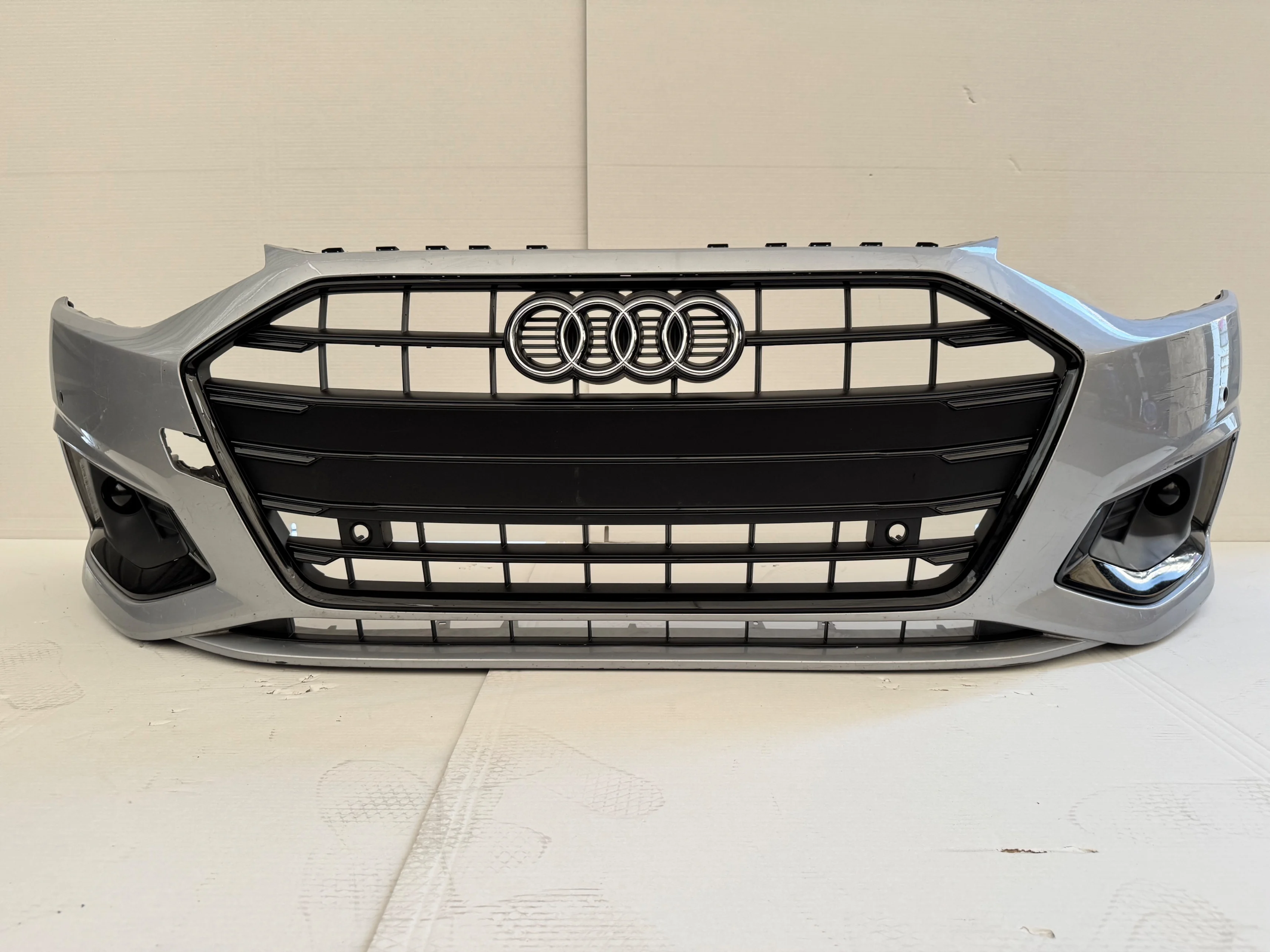 Zderzak przedni AUDI A4 B9 FL 20-25R 4XPDC black (8W0807065)