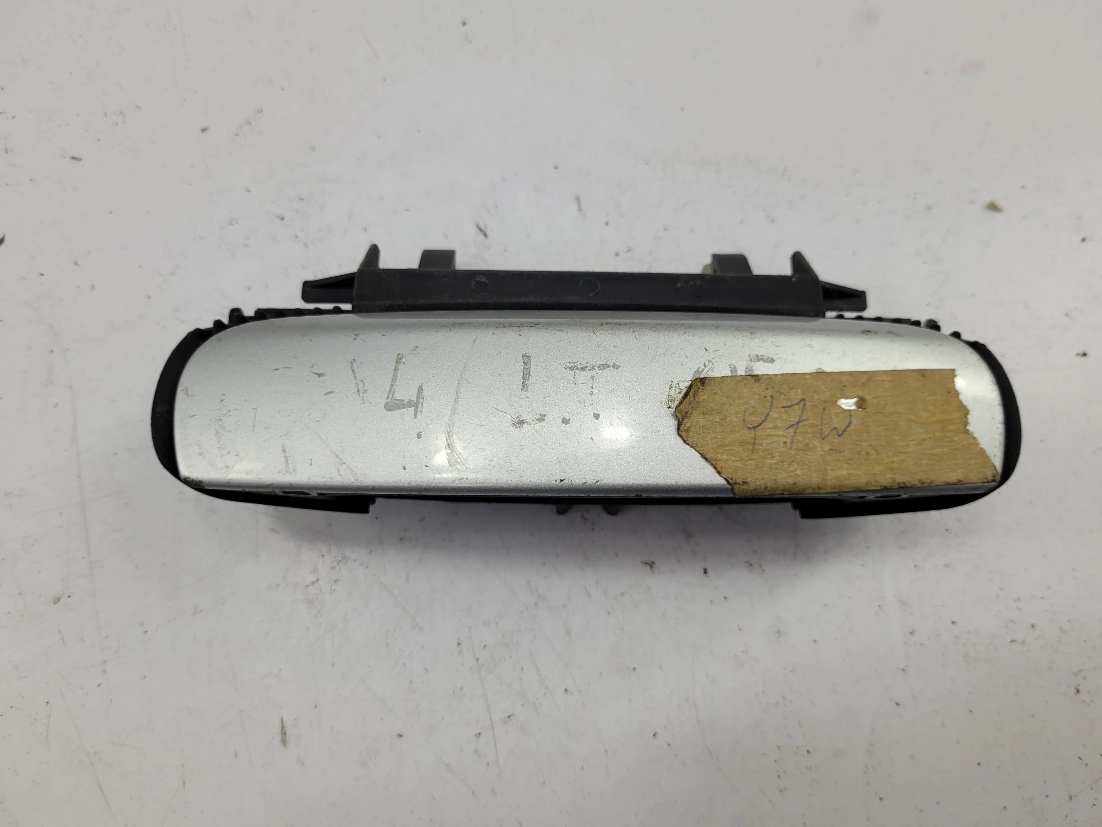 Klamka drzwi AUDI A4 B6 \ A6 C5 \ A3 8P LY7W (4B0839885)