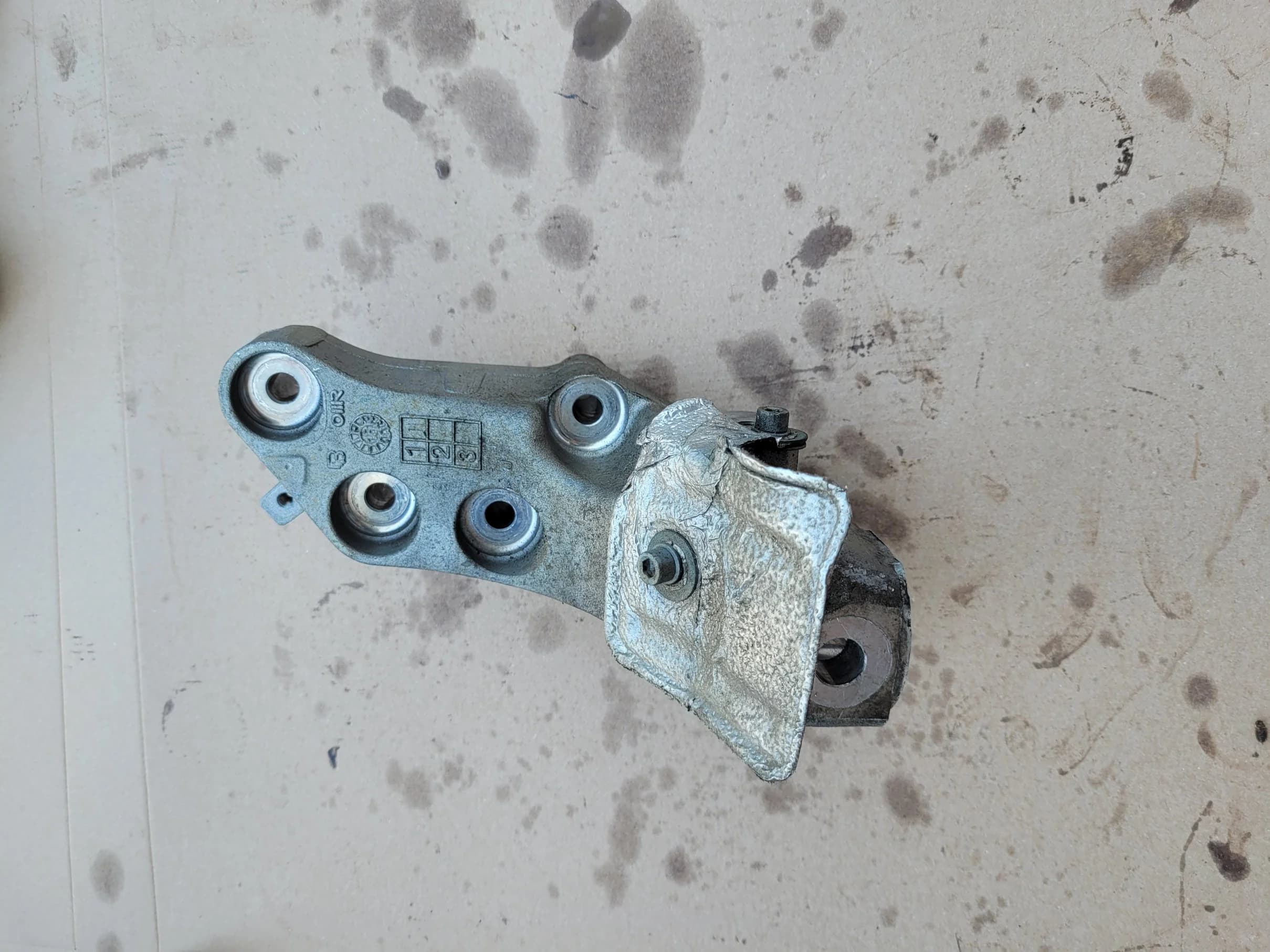 Mocowanie silnika MASERATI V6 3.0 LEWE (290120)