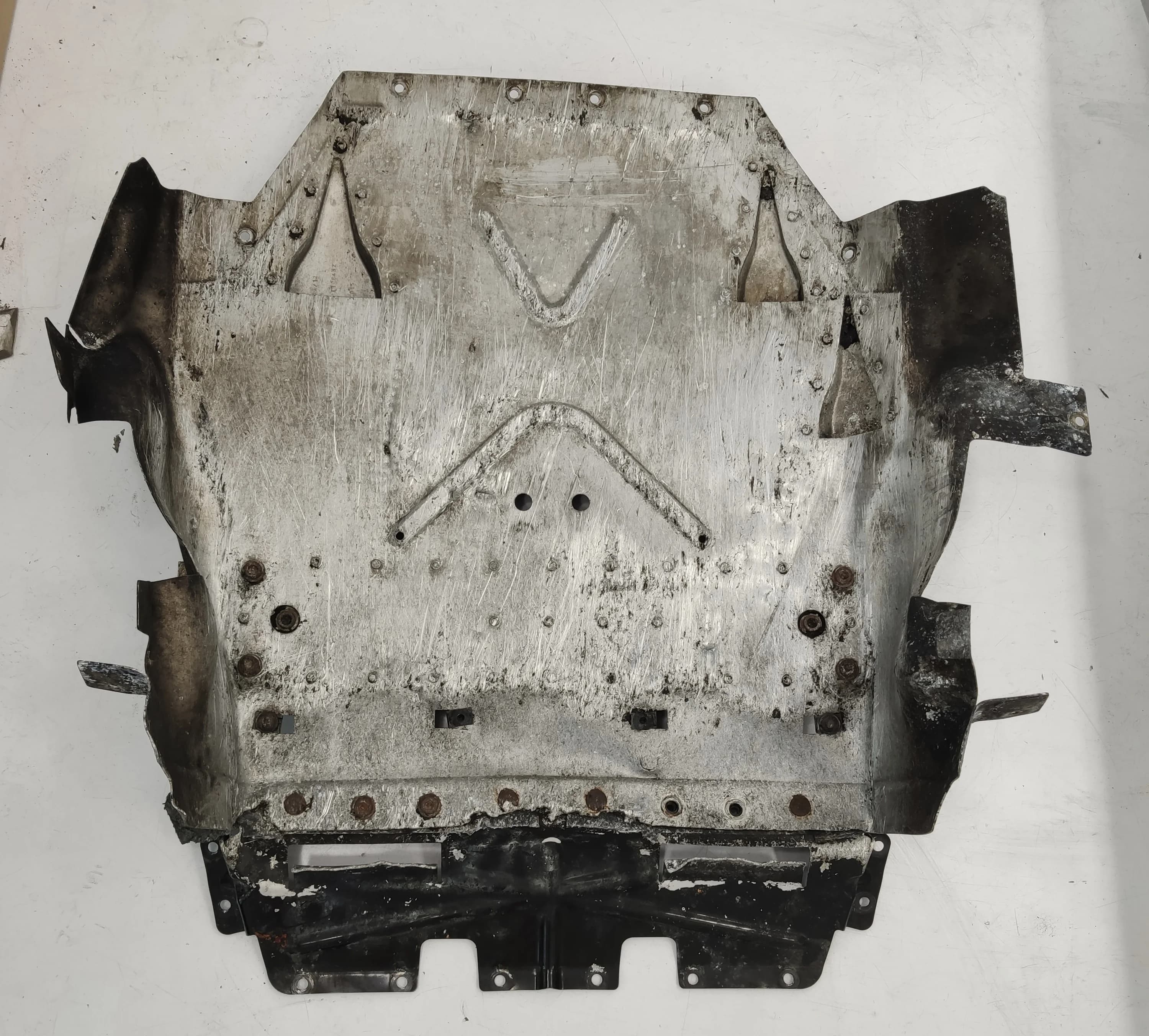 OSŁONA PŁYTA POD SILNIK AUDI R8 420825205G