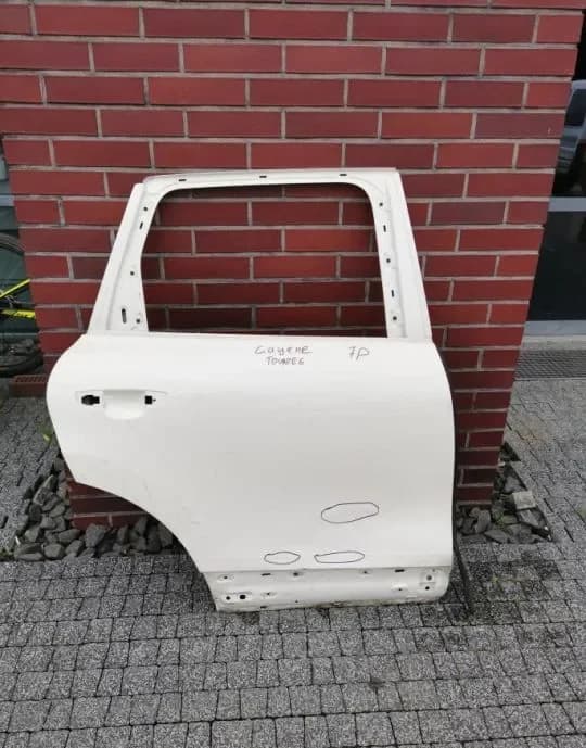 DRZWI TYLNE PRAWE PORSCHE CAYENNE VW TOUAREG 7P 2010-