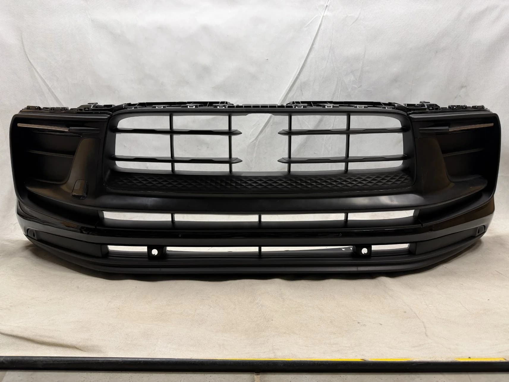 Zderzak przedni PORSCHE MACAN 95B FL 22-24r RADAR 6xPDC (95B827530AH)